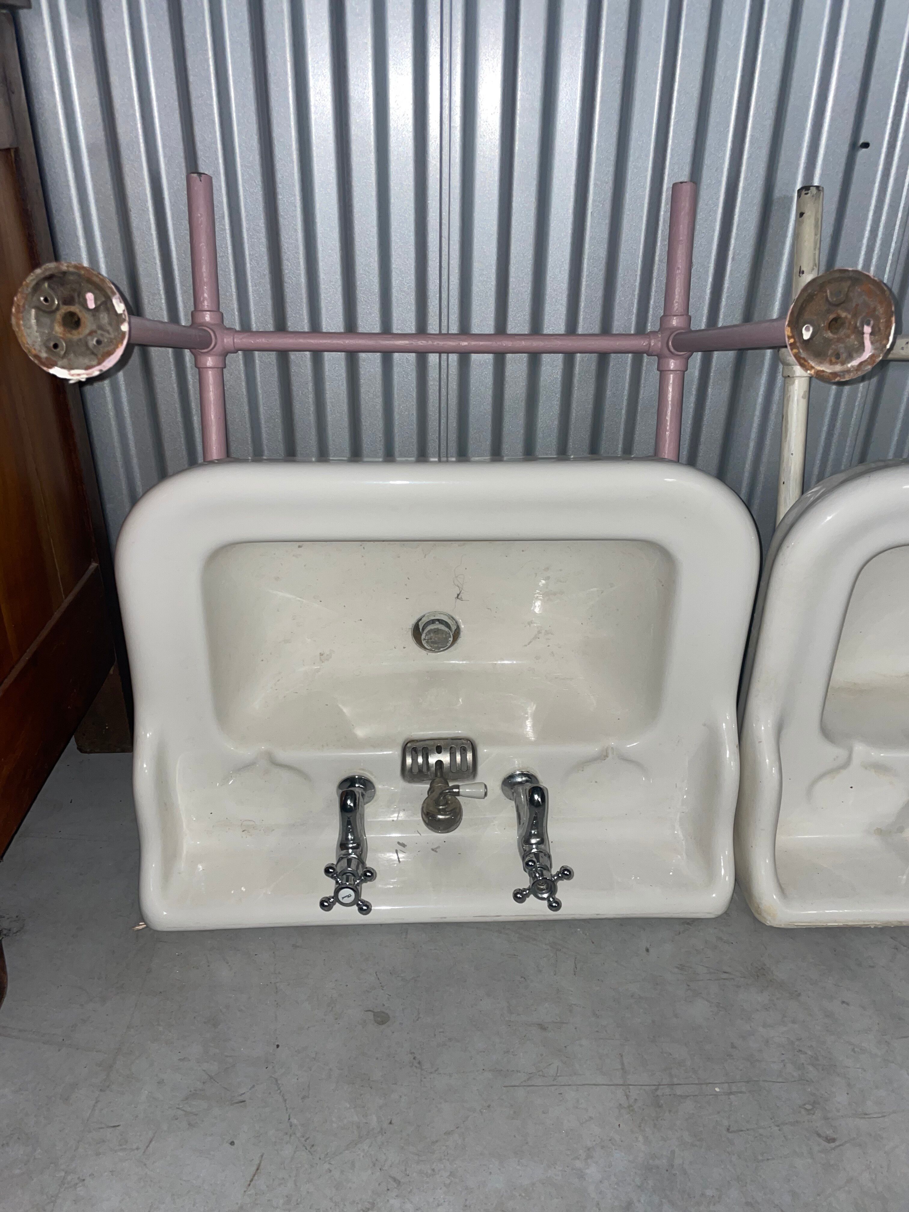 Many retro pedestal sinks