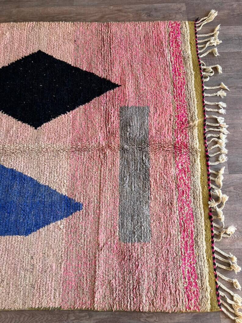 Off-white Moroccan rug with colorful patterns, 250cm x 150cm