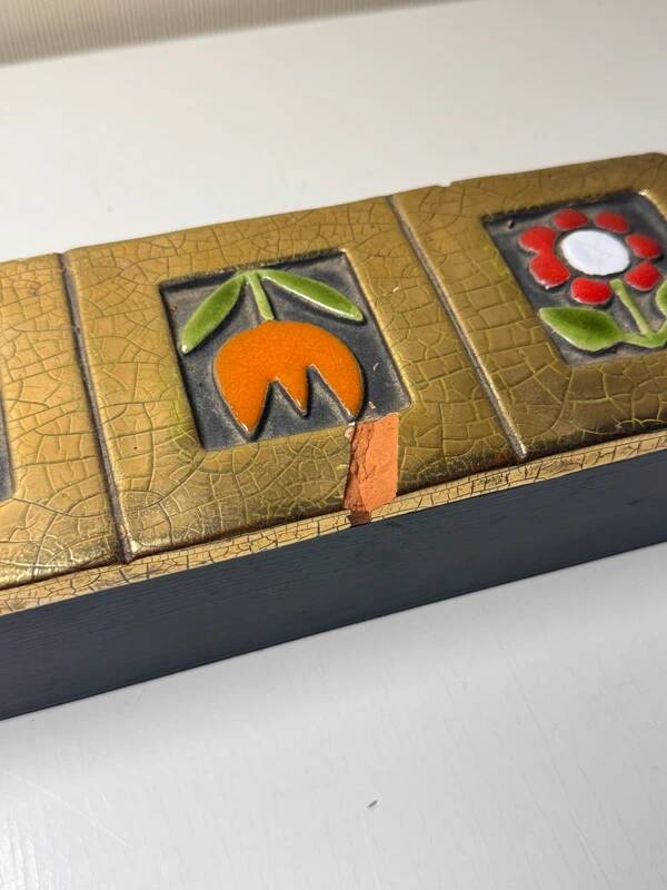 Ceramic box – mithé espelt 1960 – model "three flowers"