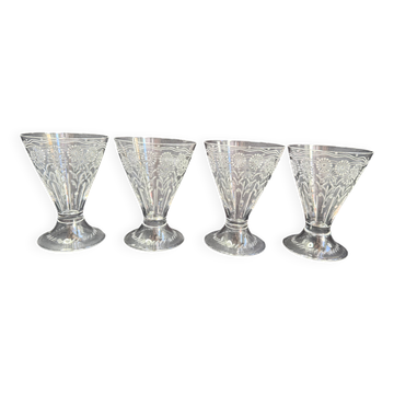 4 verres à vin Baccarat forme 11965 gravure mate 12117