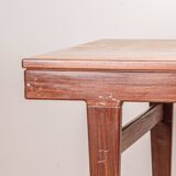 Scandinavian extendable table