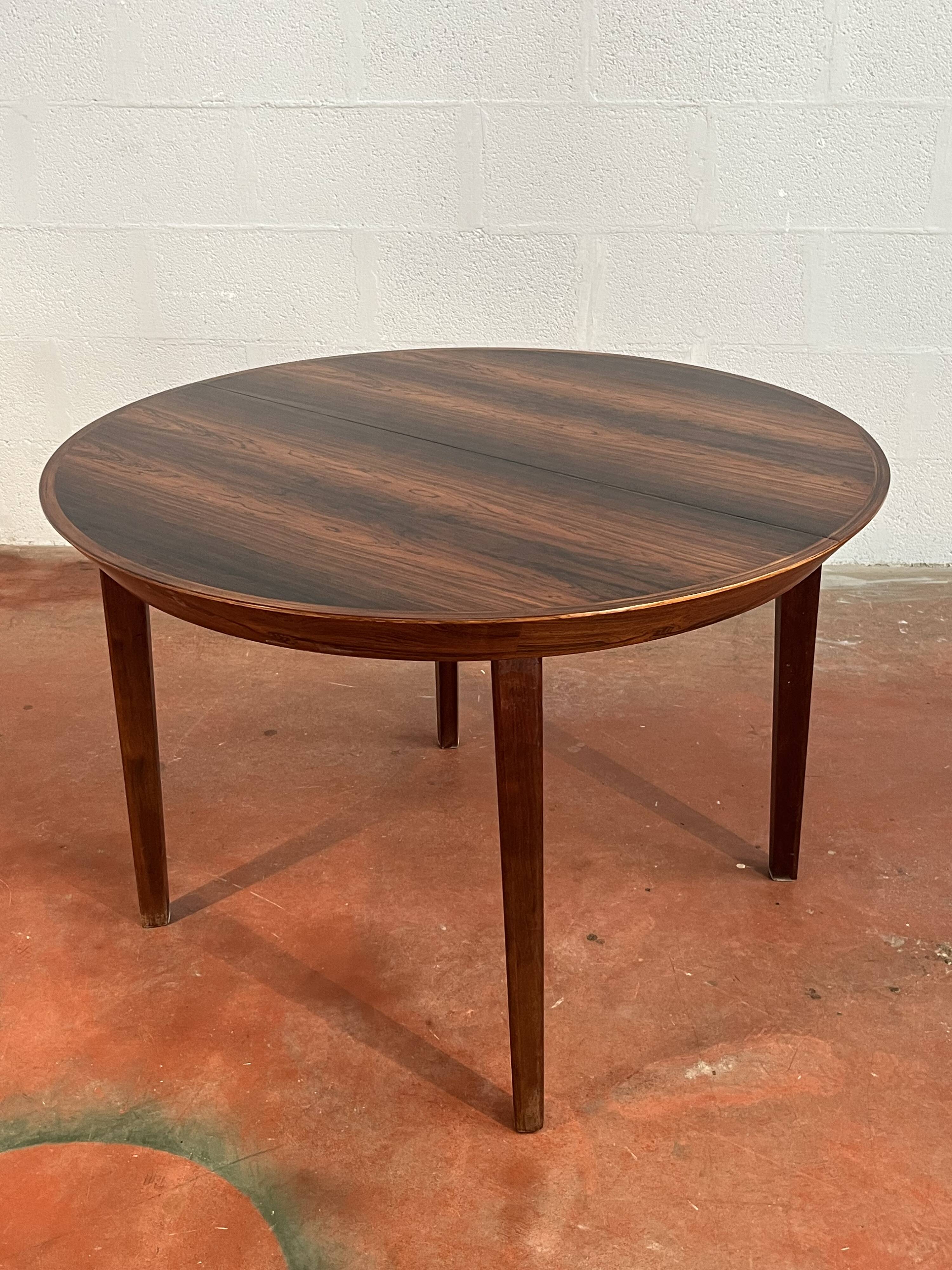 Ole HALD round table model "33" with double extension Denmark 1960