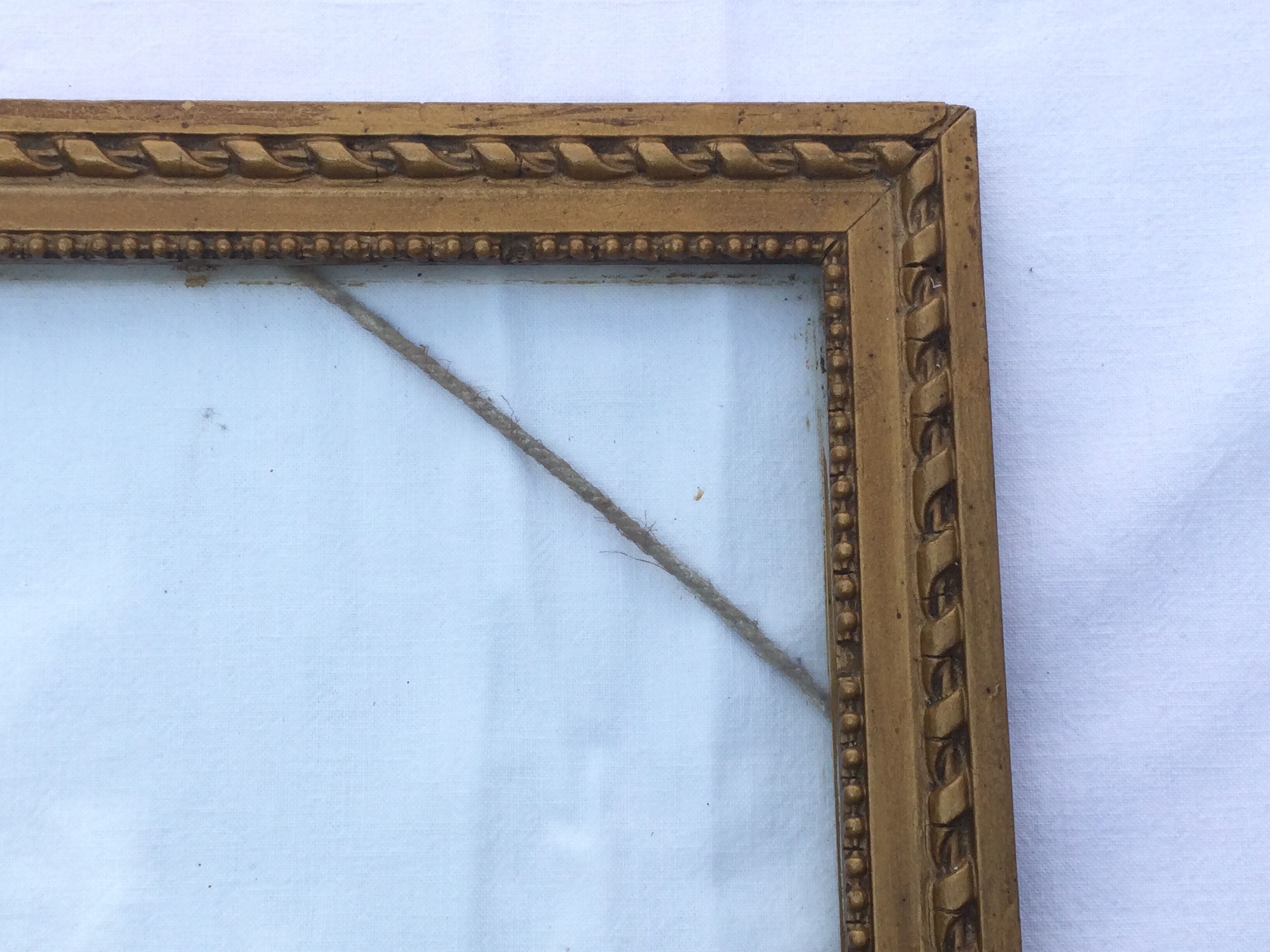 Gilded wooden frame and its glass