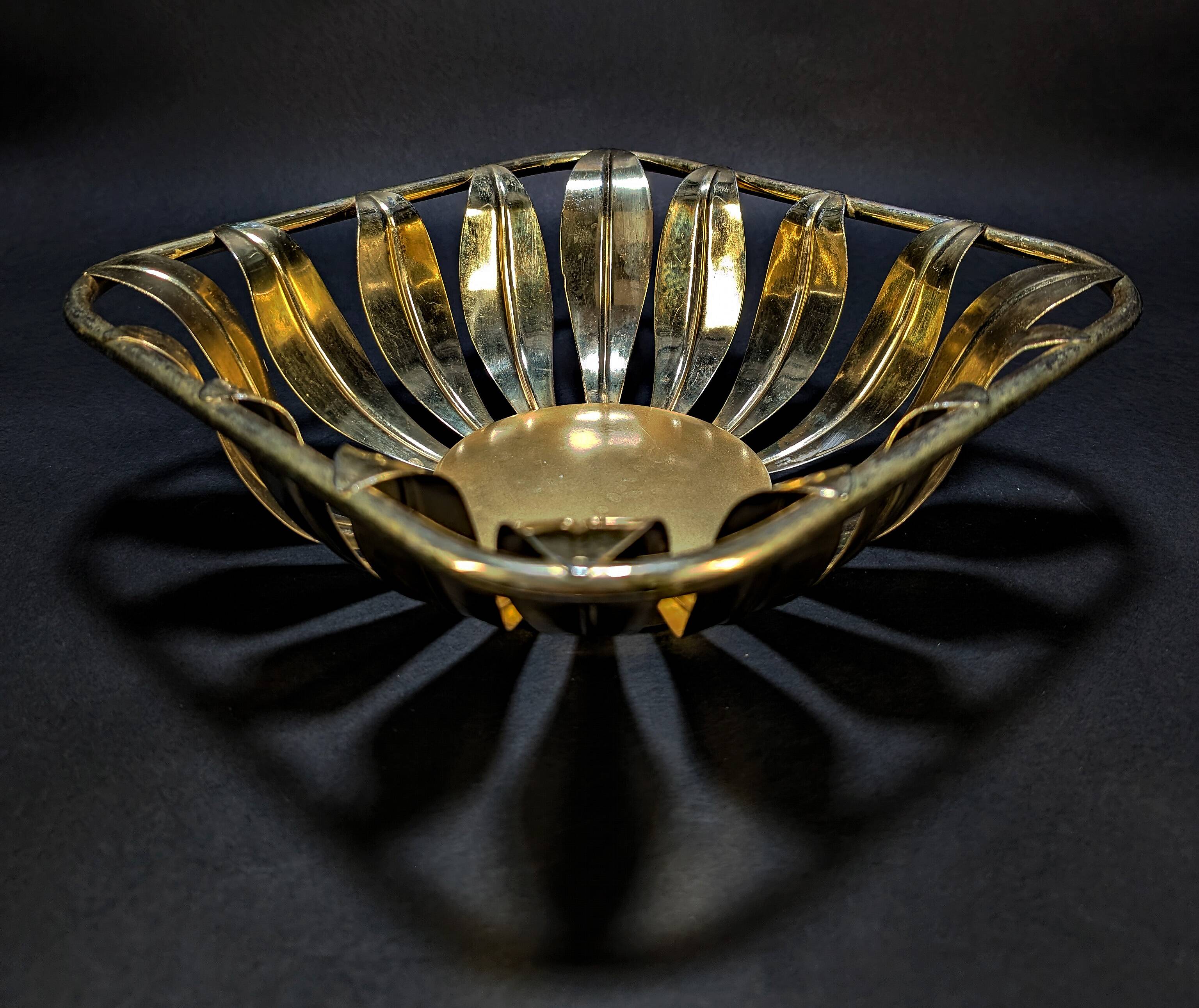 Grande corbeille décorative vintage en métal doré – 90's