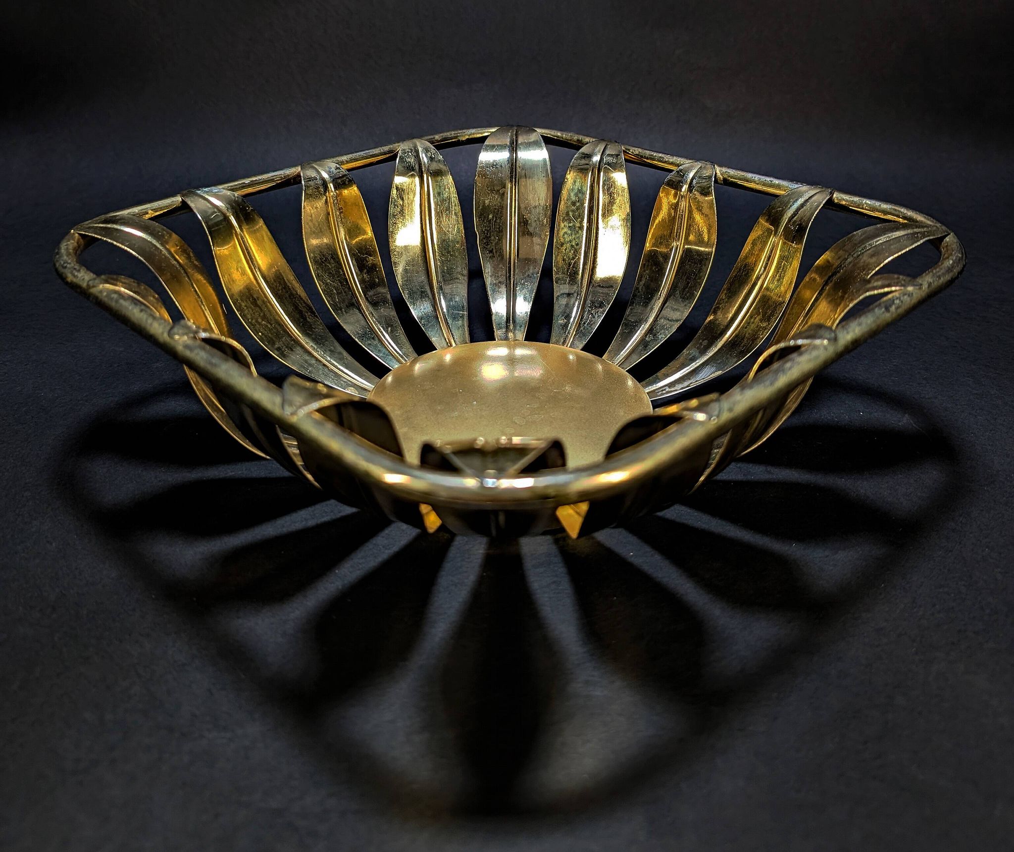 Large vintage decorative basket in gold metal – 90's
