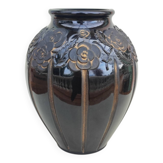 Vase en verre noir