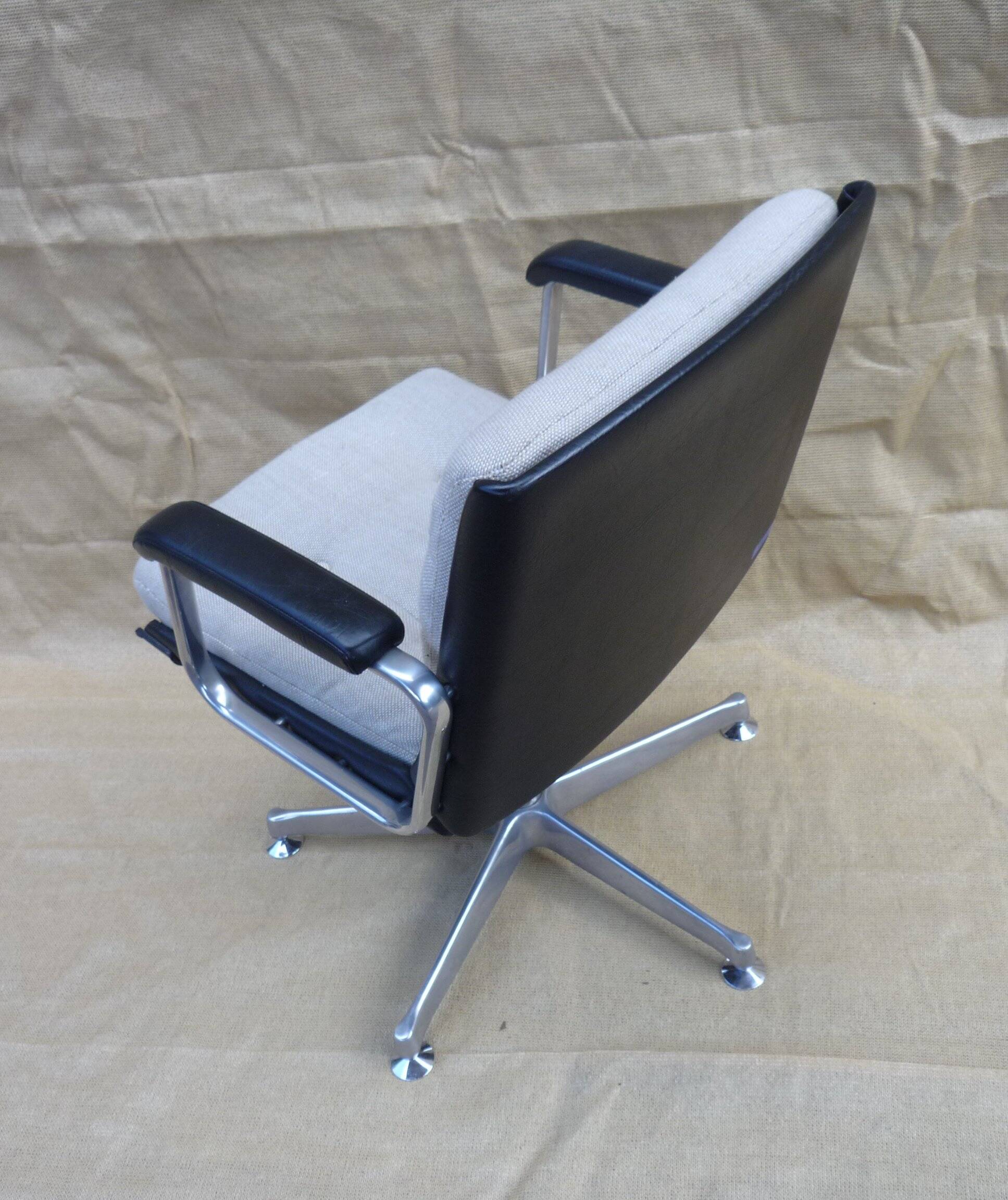 Office chair in wool and leather