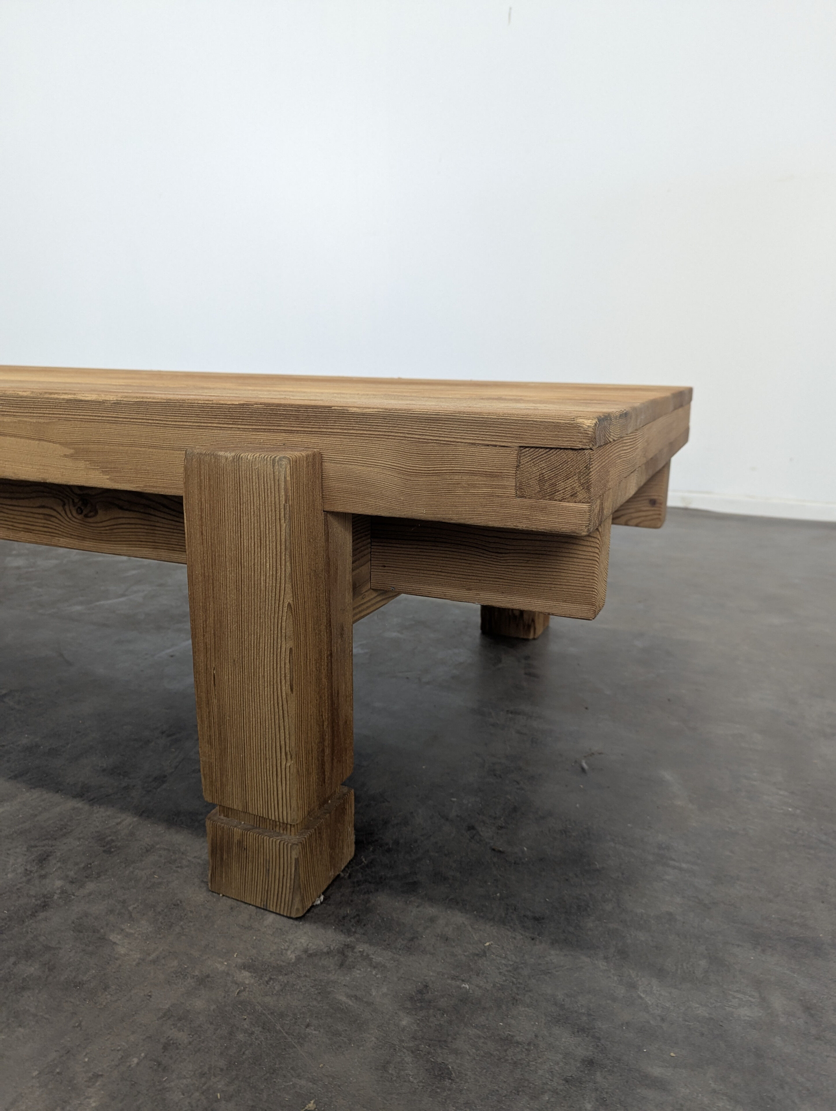 Large coffee table in solid pine, Swiss made