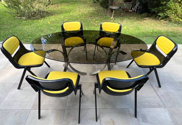 Table de salle à mangé ovale 1960 - 1970 plateau verre fumé et pied chromé