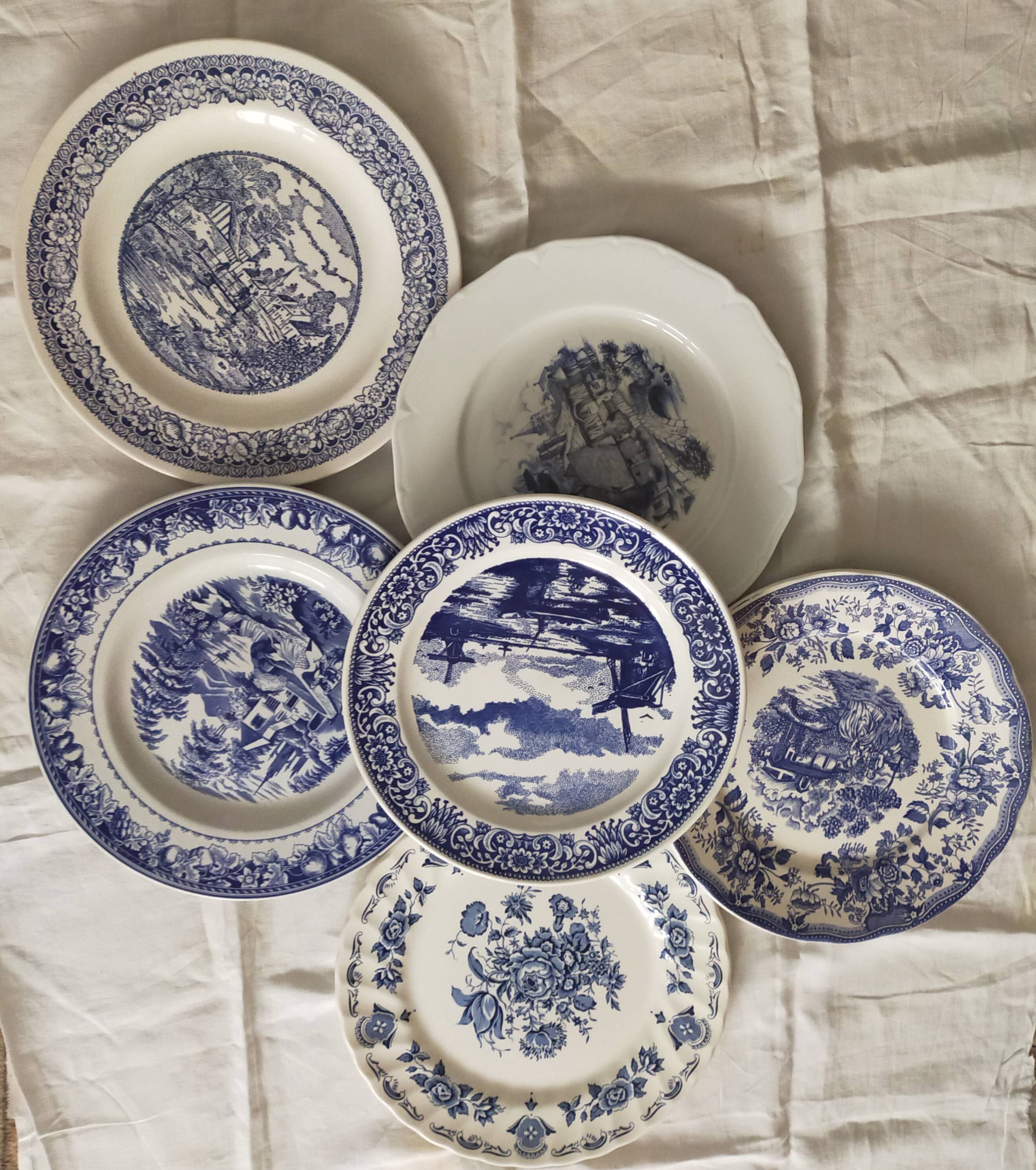 Set of 6 retro blue dinner plates