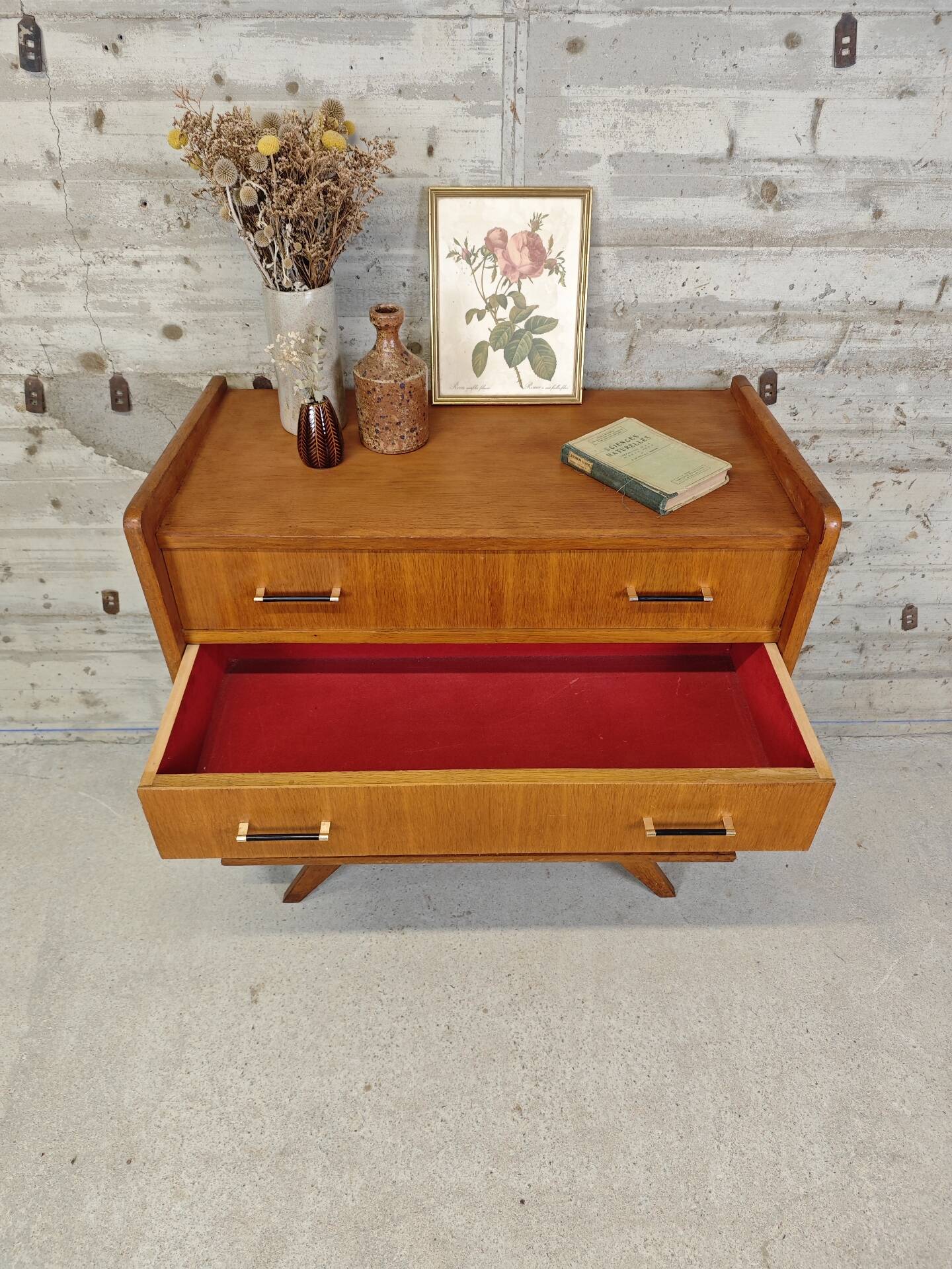 Vintage commode with tapered legs