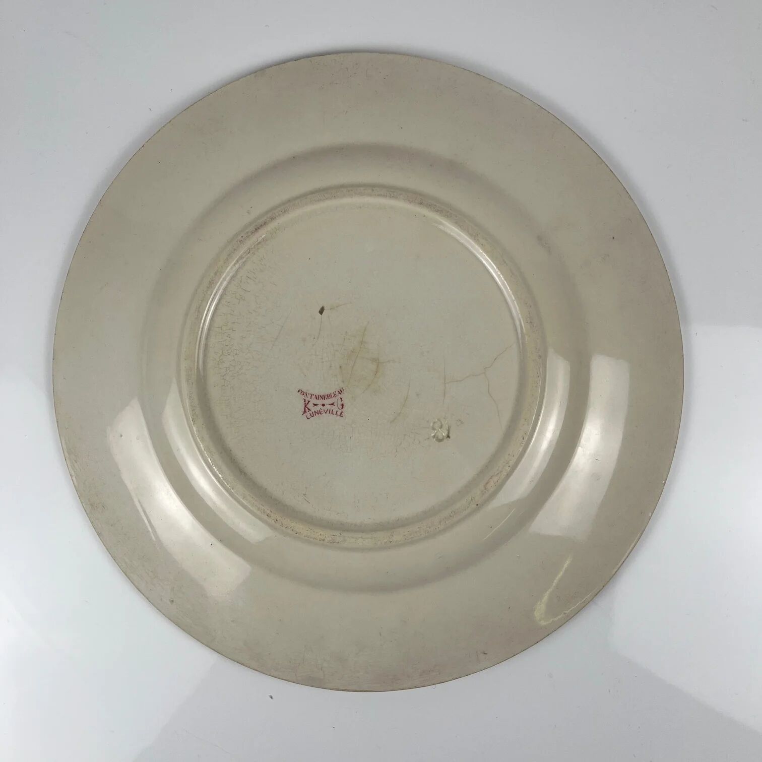 Round plate KG Lunéville "Fontainebleau", pink, late 19th century, ironstone