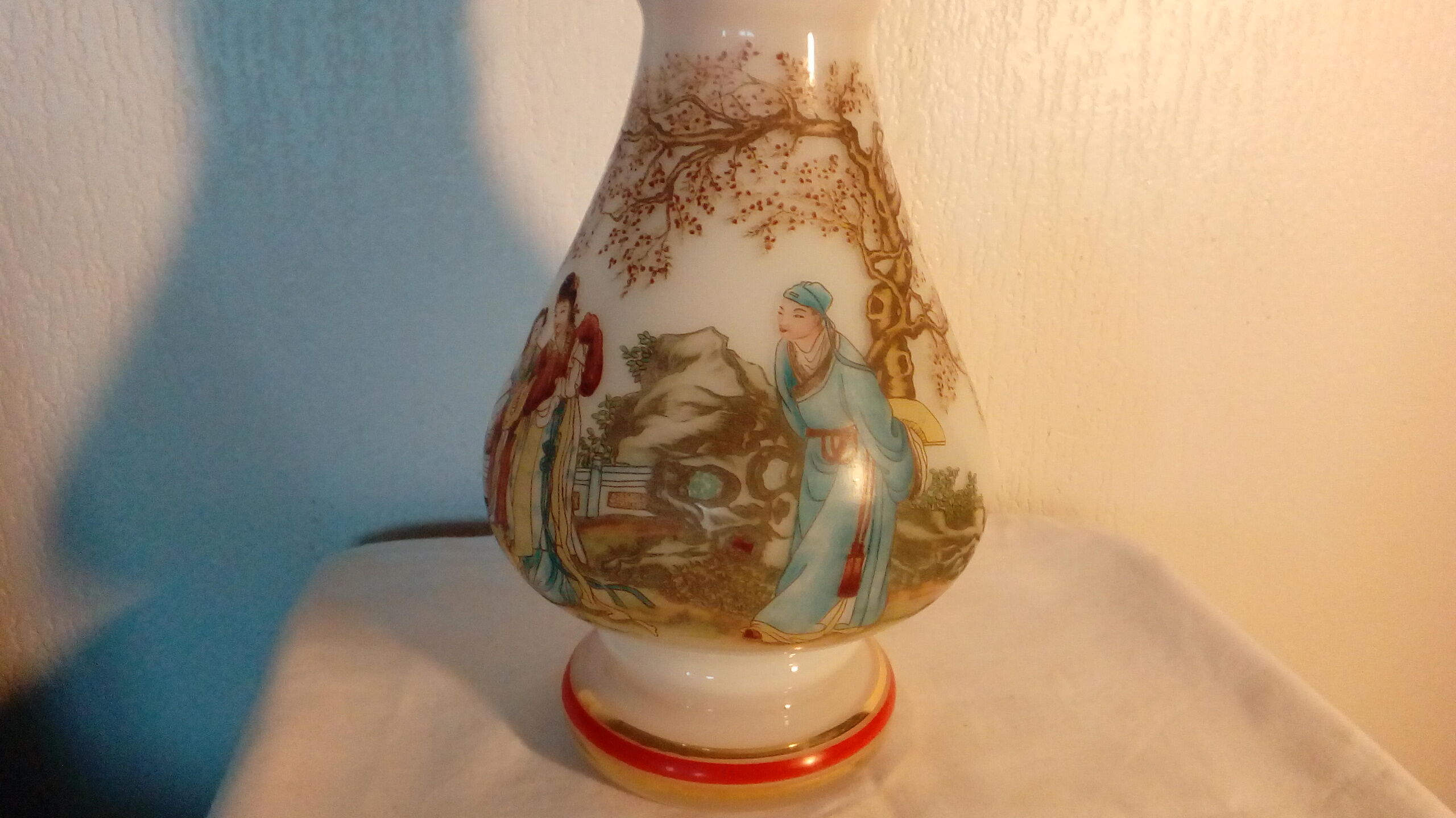 Opaline vase italy asian decor japan geisha