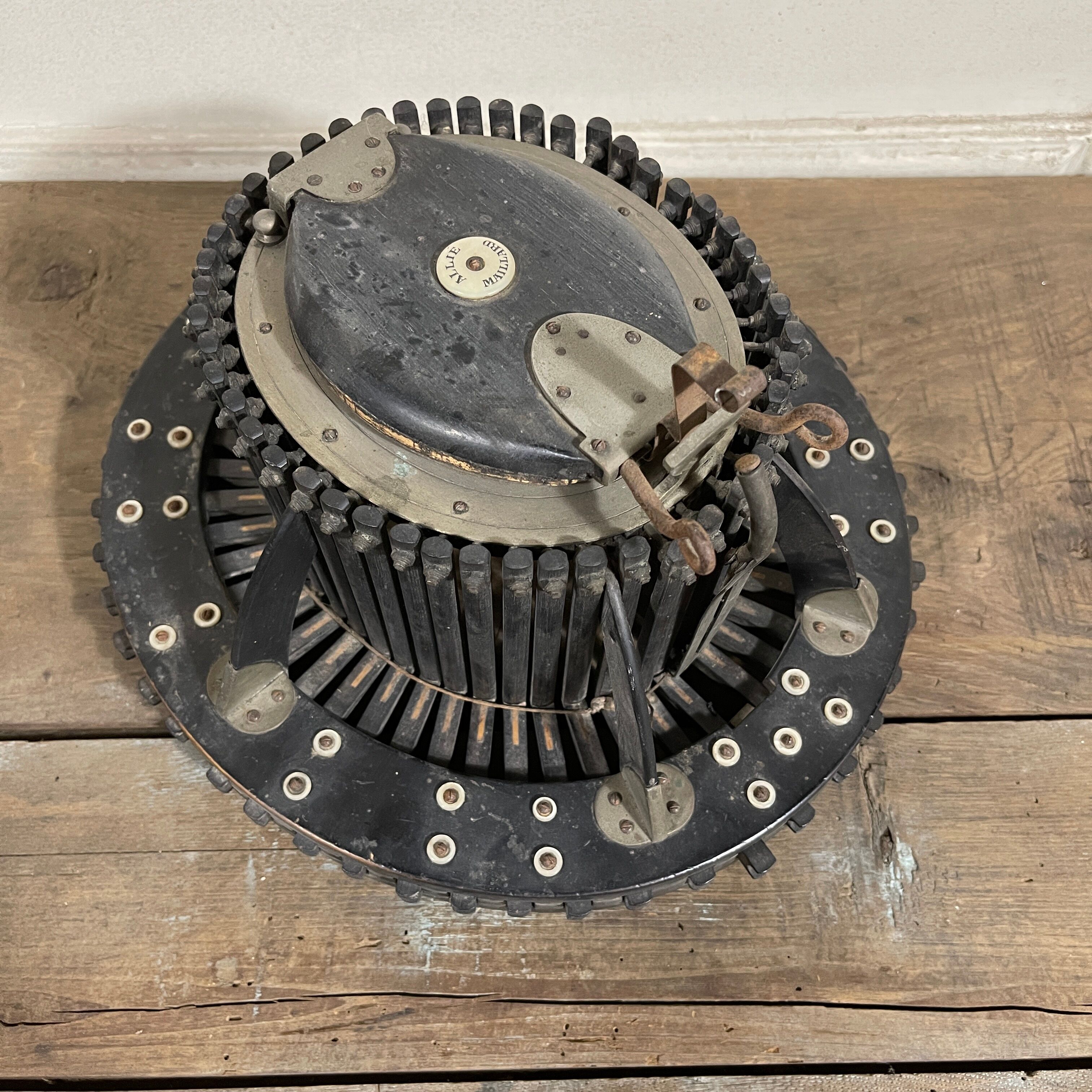 Hat conformer Allied Ainé H. Maillard hat shape