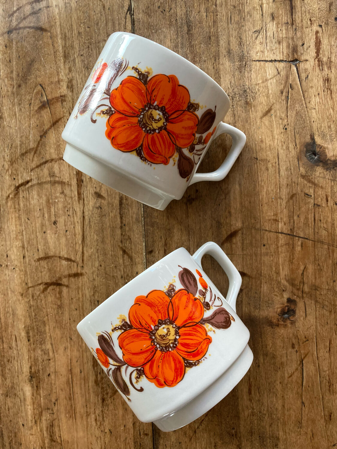 Vintage cups toghana orange flower