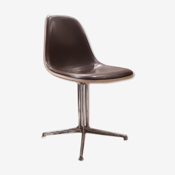 Fonda chair by Eames for Herman Miller of the 1970
