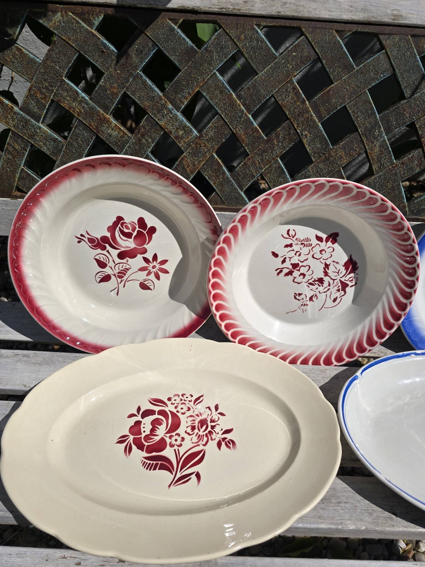 Many old round and long plates from the 60s and 70s.
