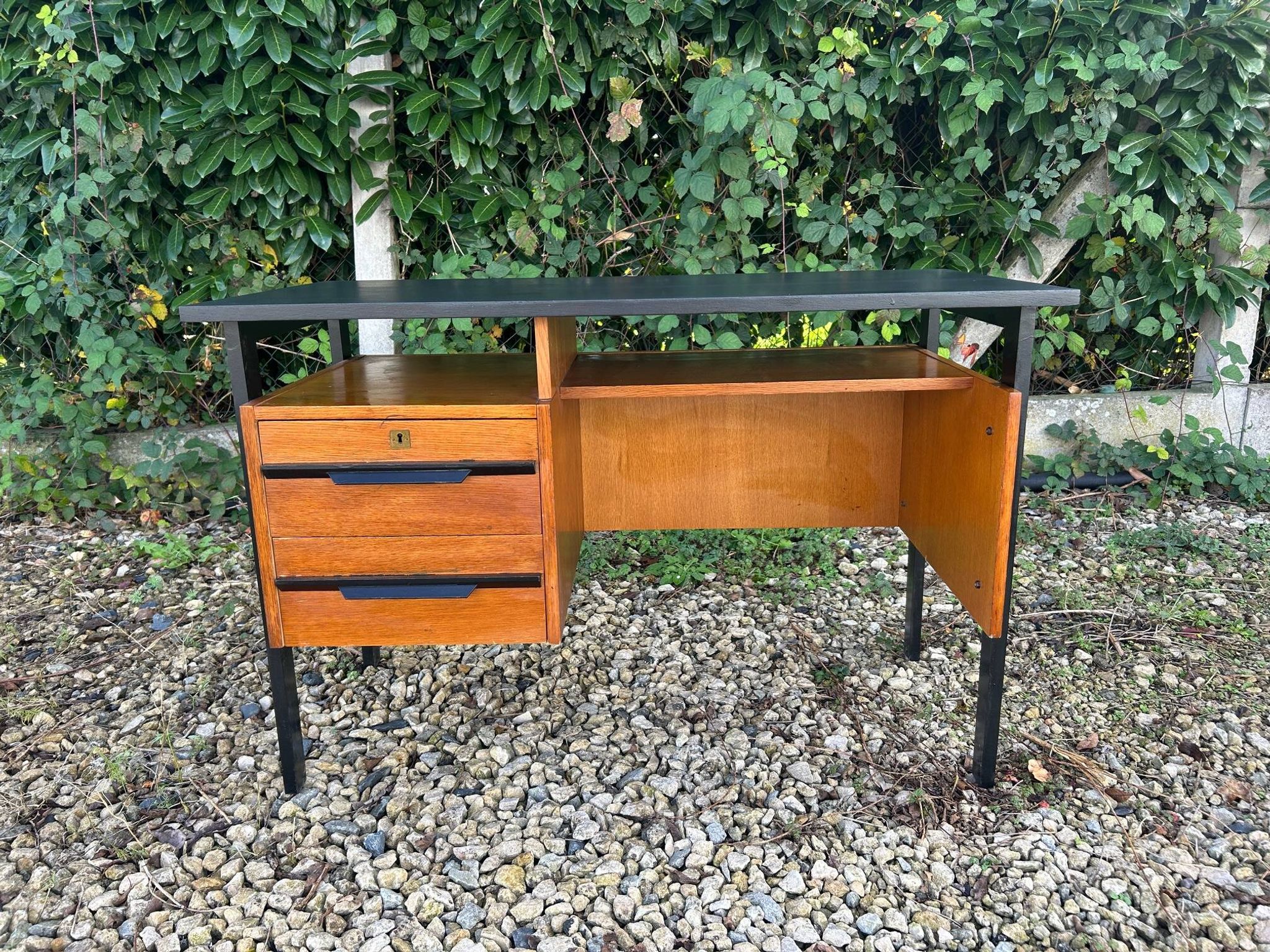 bureau moderniste  des années 50