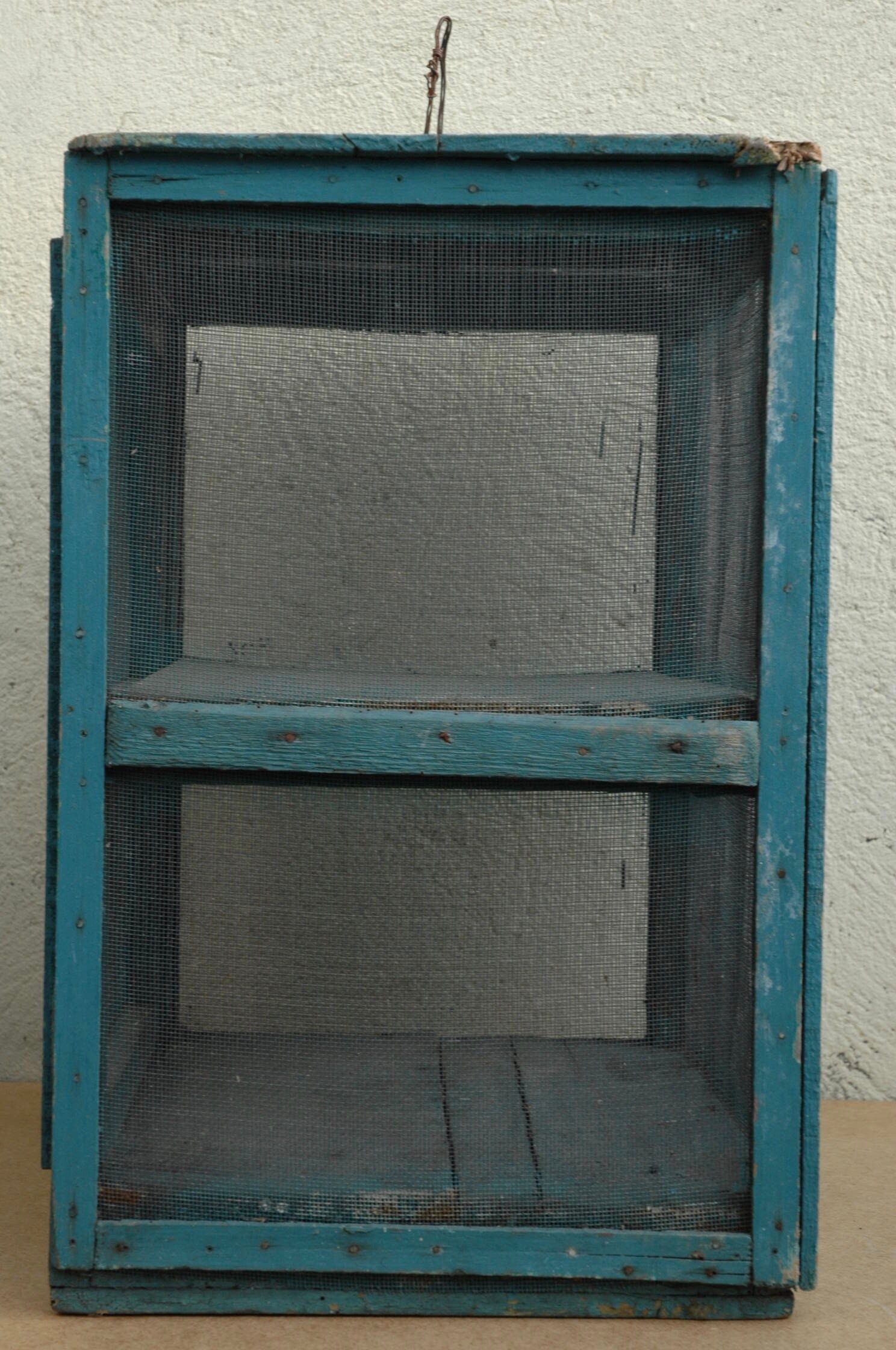 Old wooden eating guard (h 48cm)