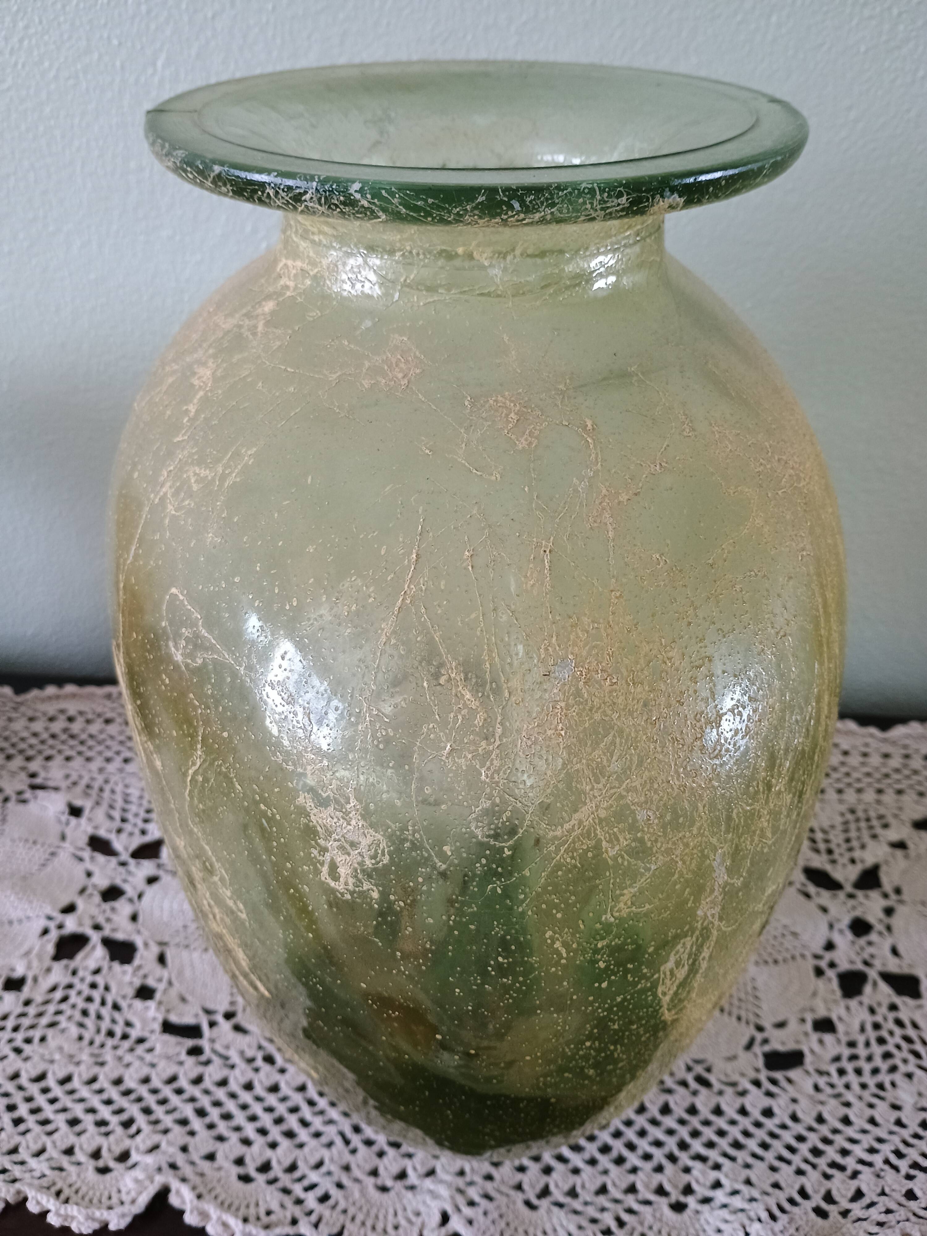 Large heart-shaped vase - glass & resin ribbed applications