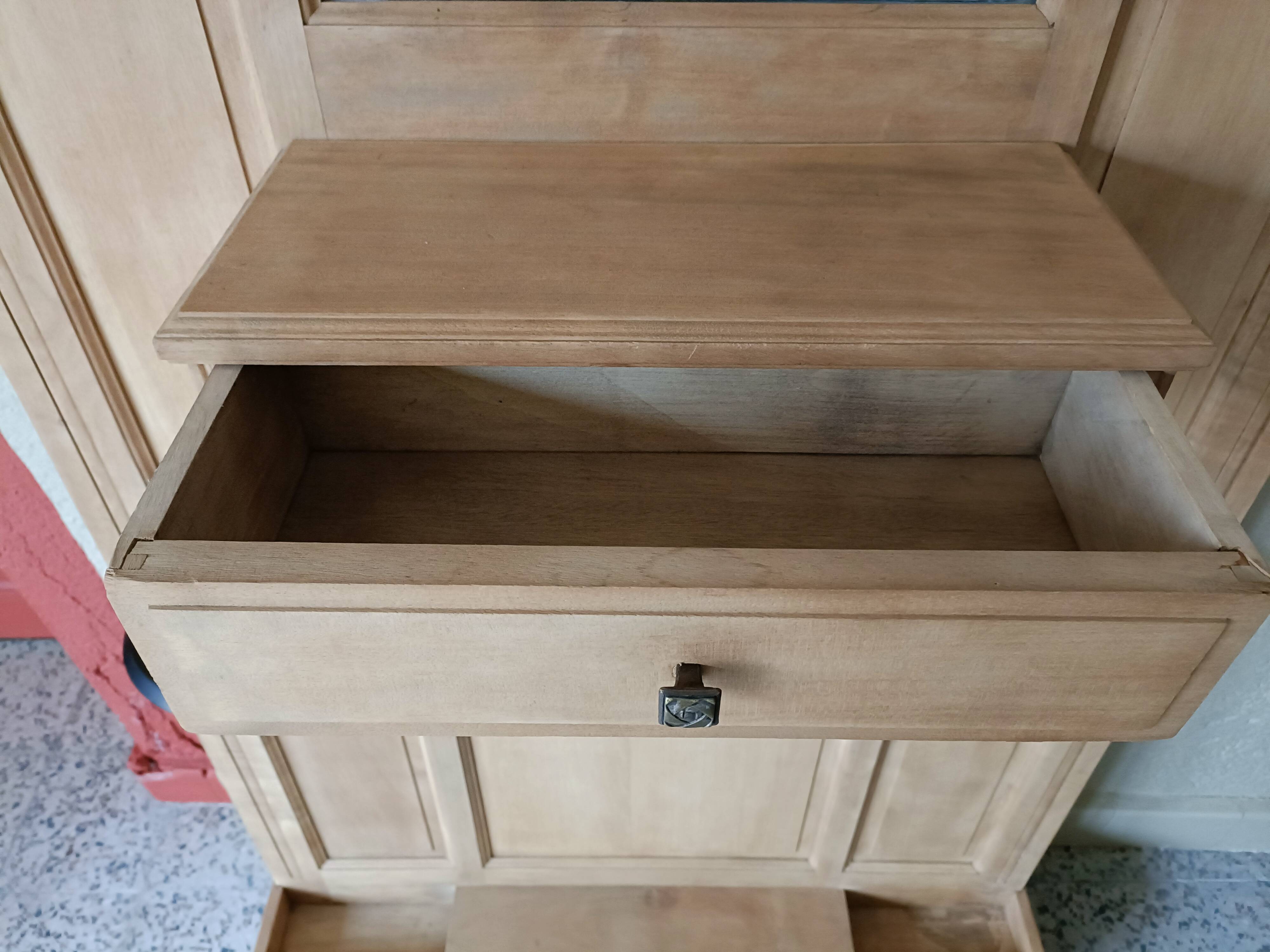 Entrance hall, renovated Art Deco coat rack