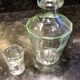 Carafe vintage en verre à 12 pans avec son bouchon