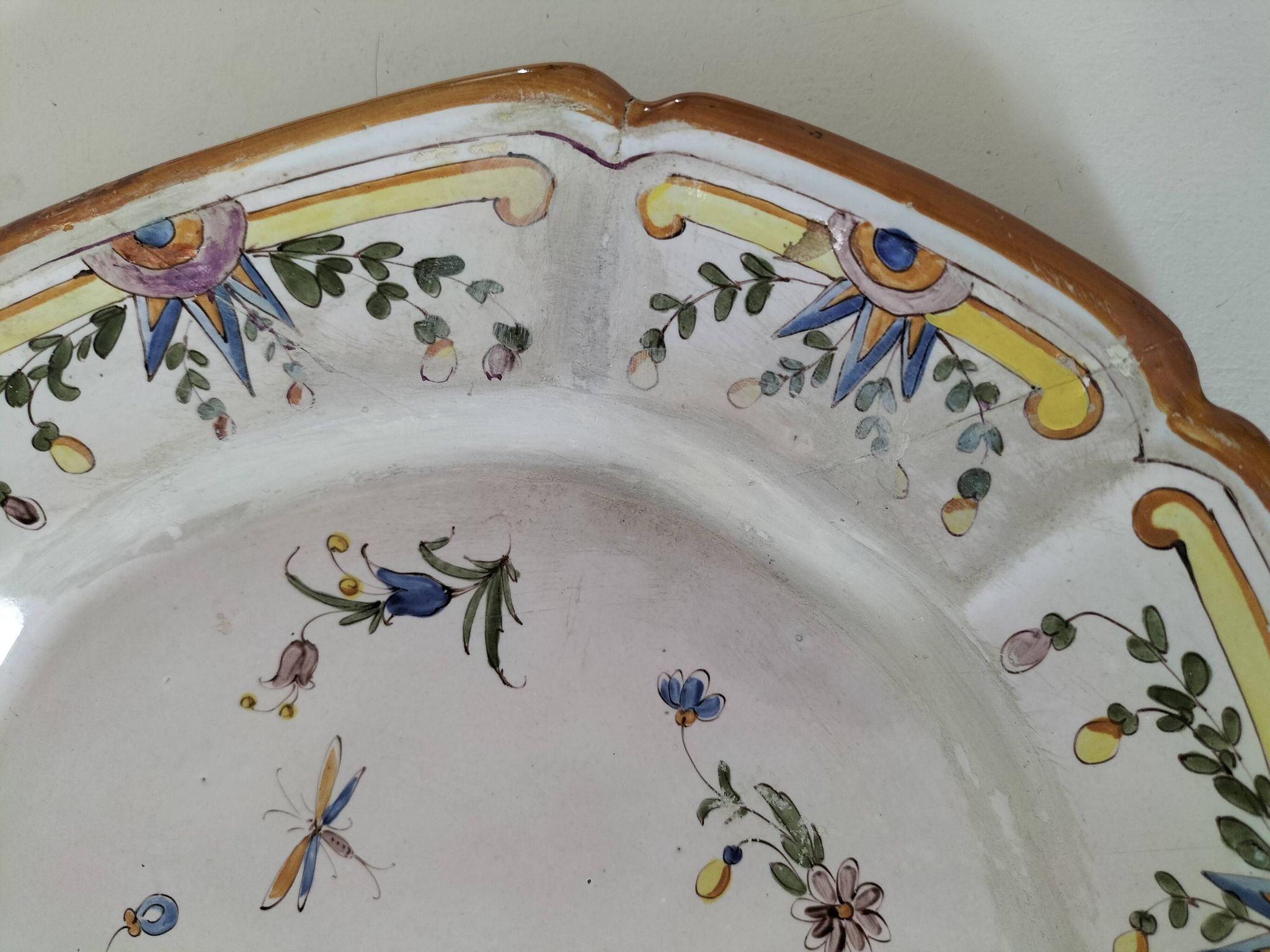 Assiette ancienne en faïence vieux Nevers fin 19ème