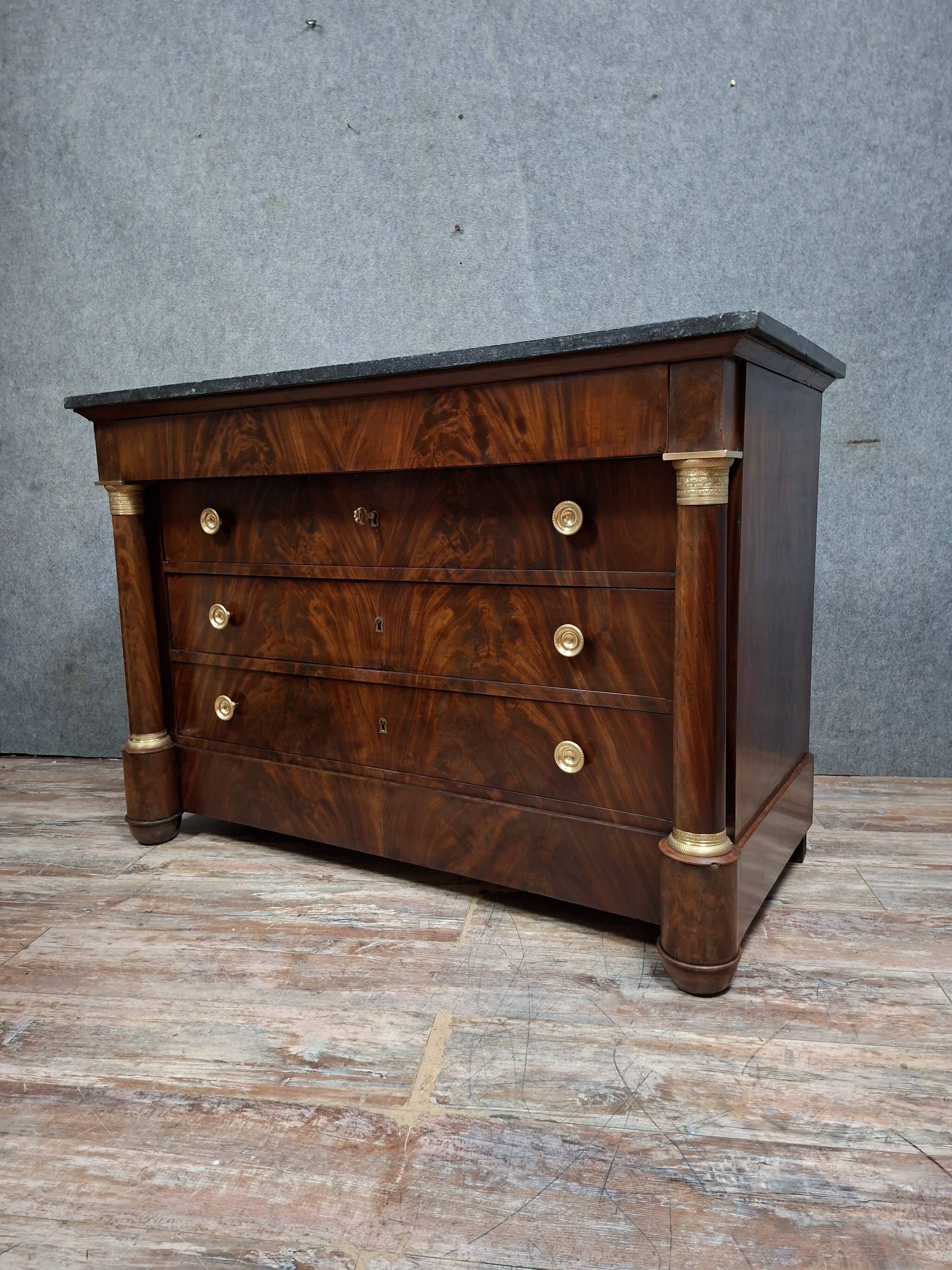 Empire commode in mahogany and flame mahogany veneer, 19th century.