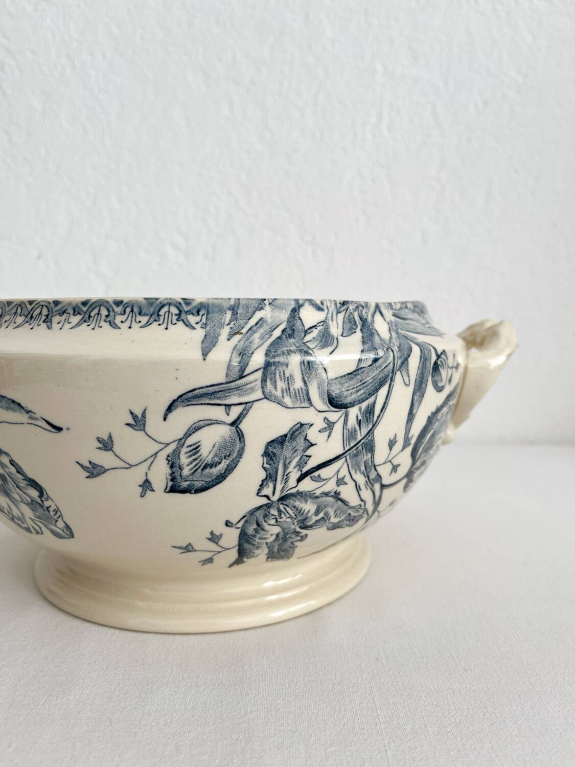 Antique ironstone tureen “Tulips” Gien