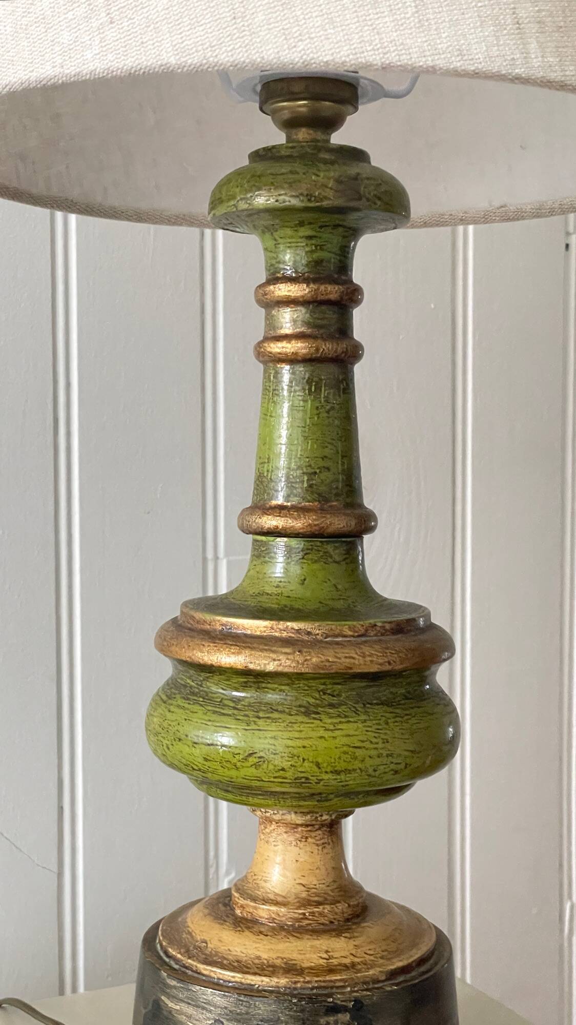 Vintage lamp in turned wood chic gold