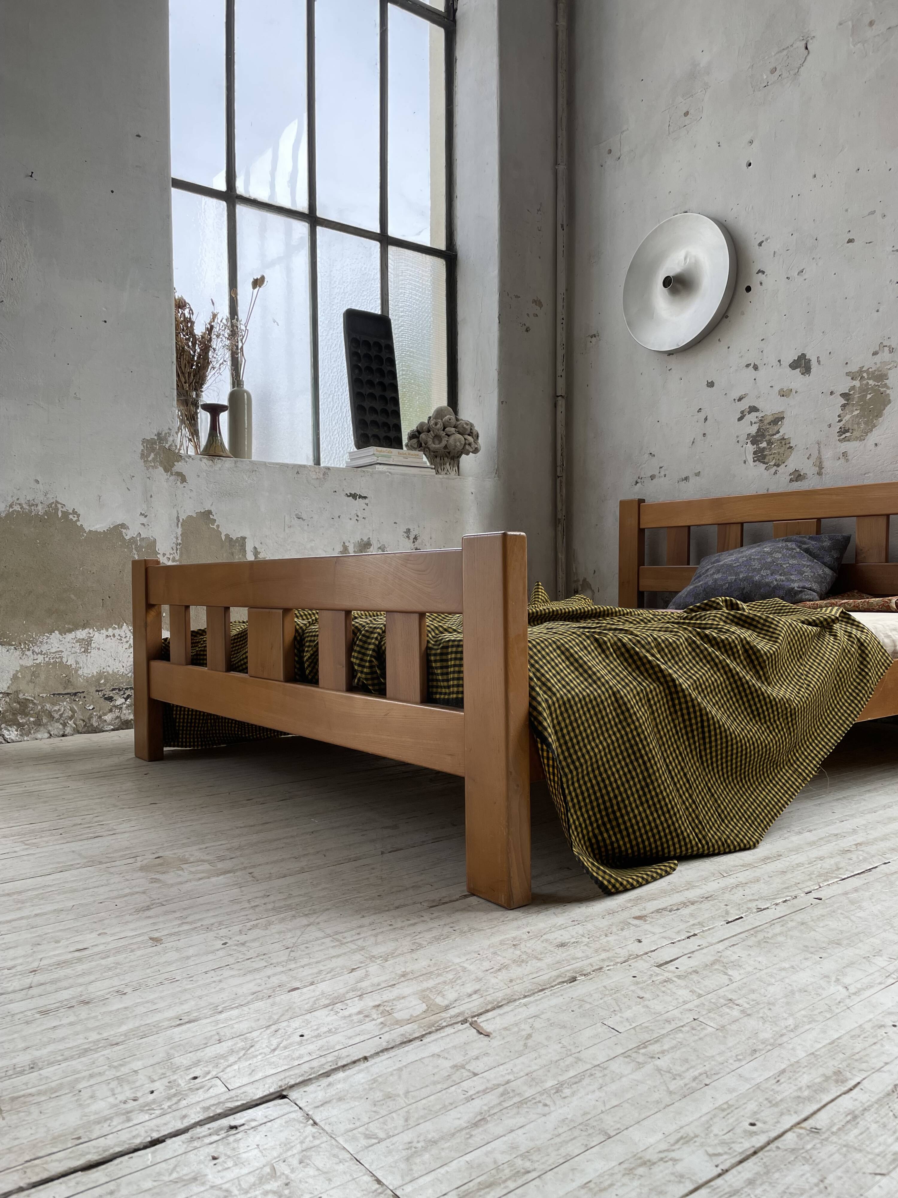 Maison Regain solid double bed 140 cm