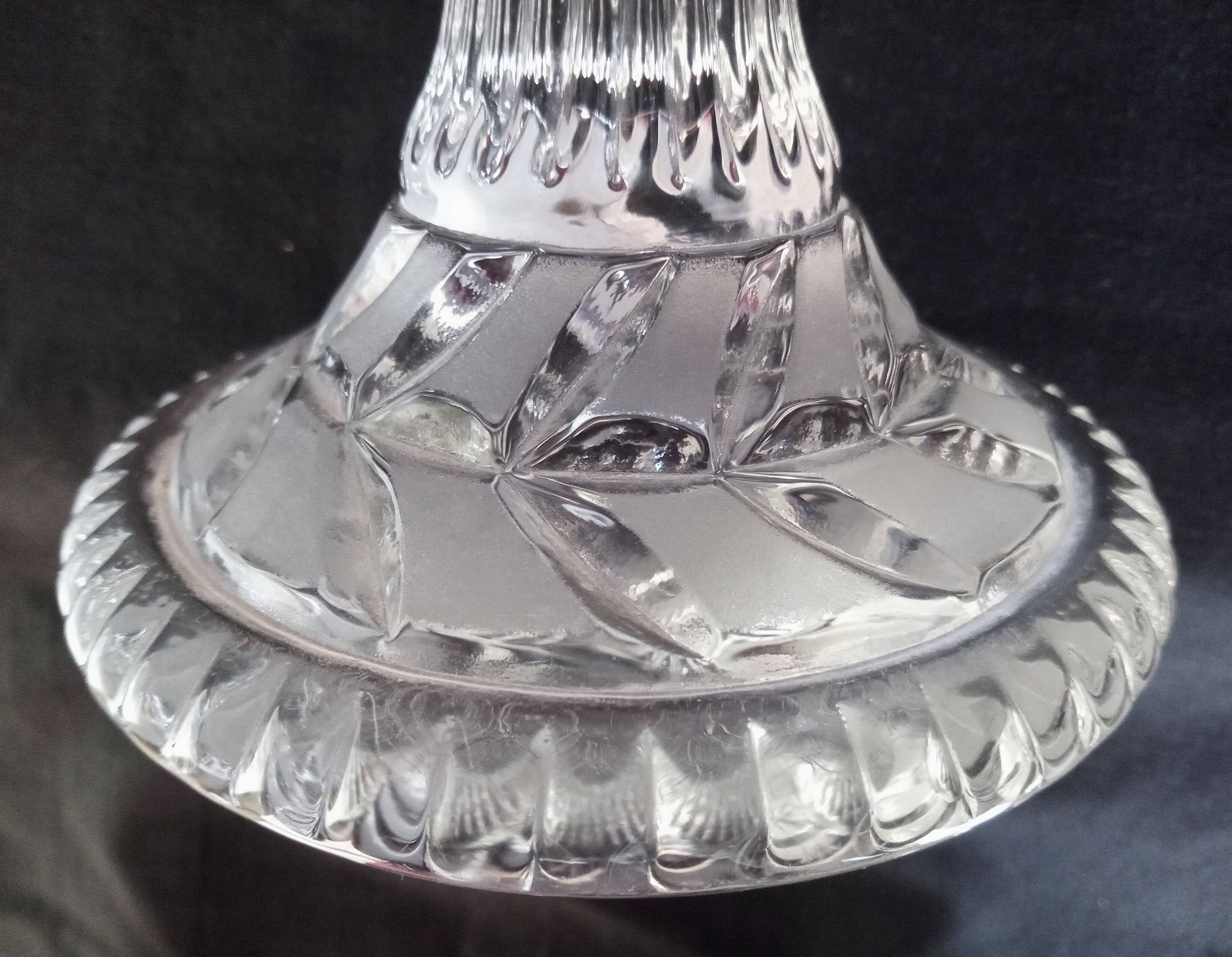 Centerpiece (or fruit bowl) on a cut crystal stand