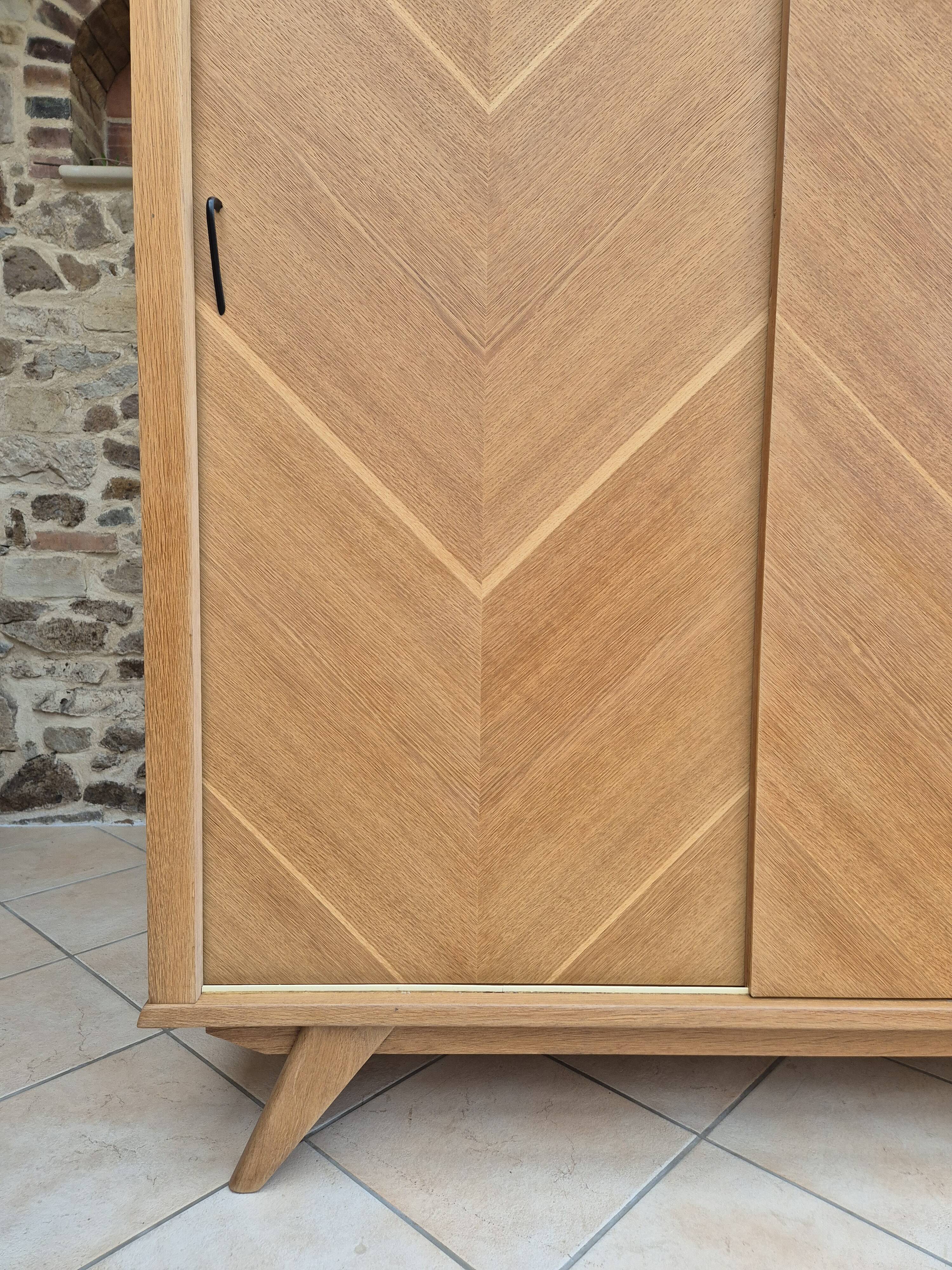 Armoire vintage