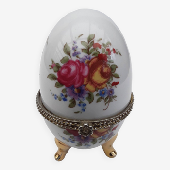 Oeuf en porcelaine