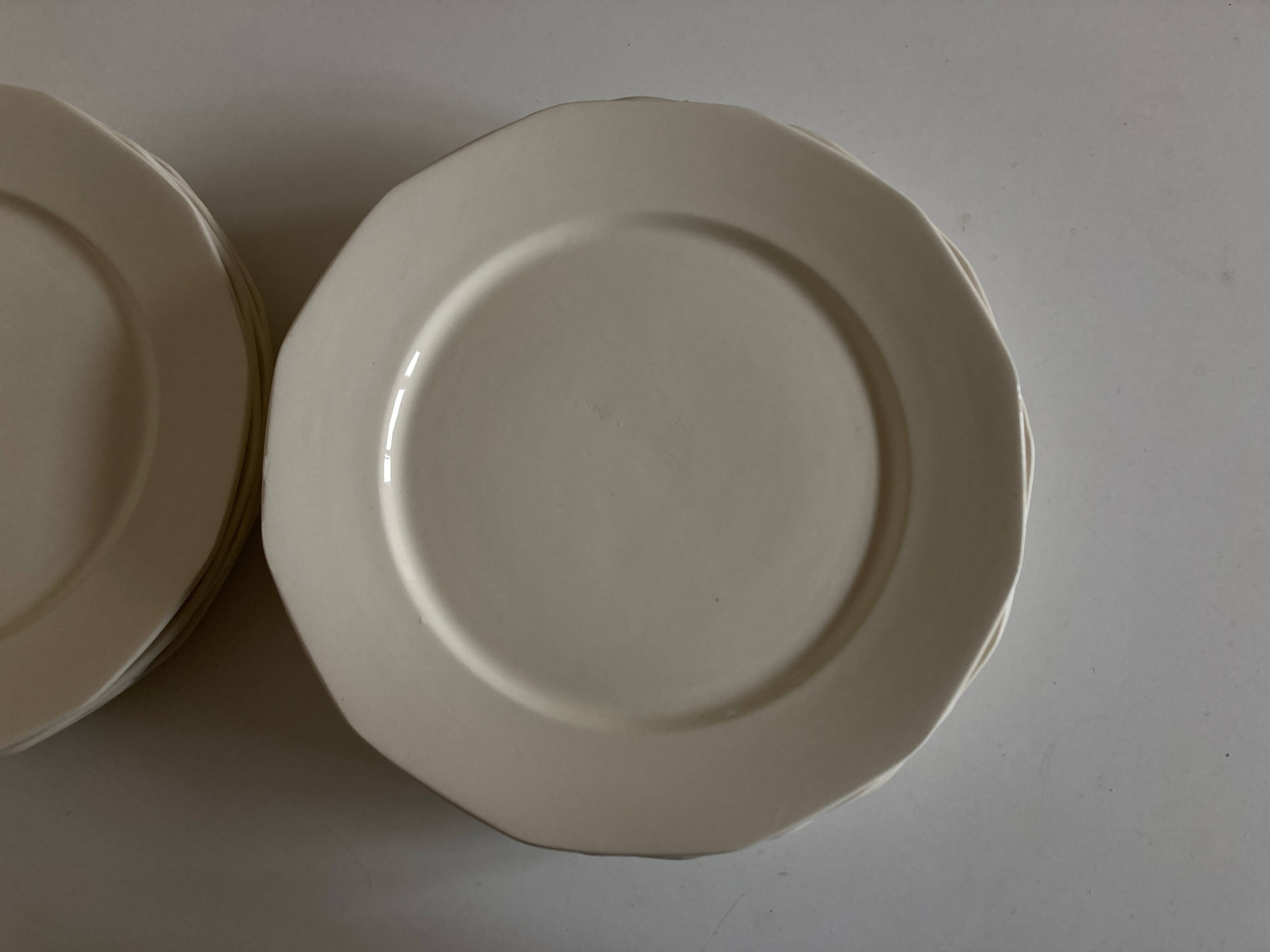 Set of 12 modernist ivory dinner plates in ironstone from 1940.