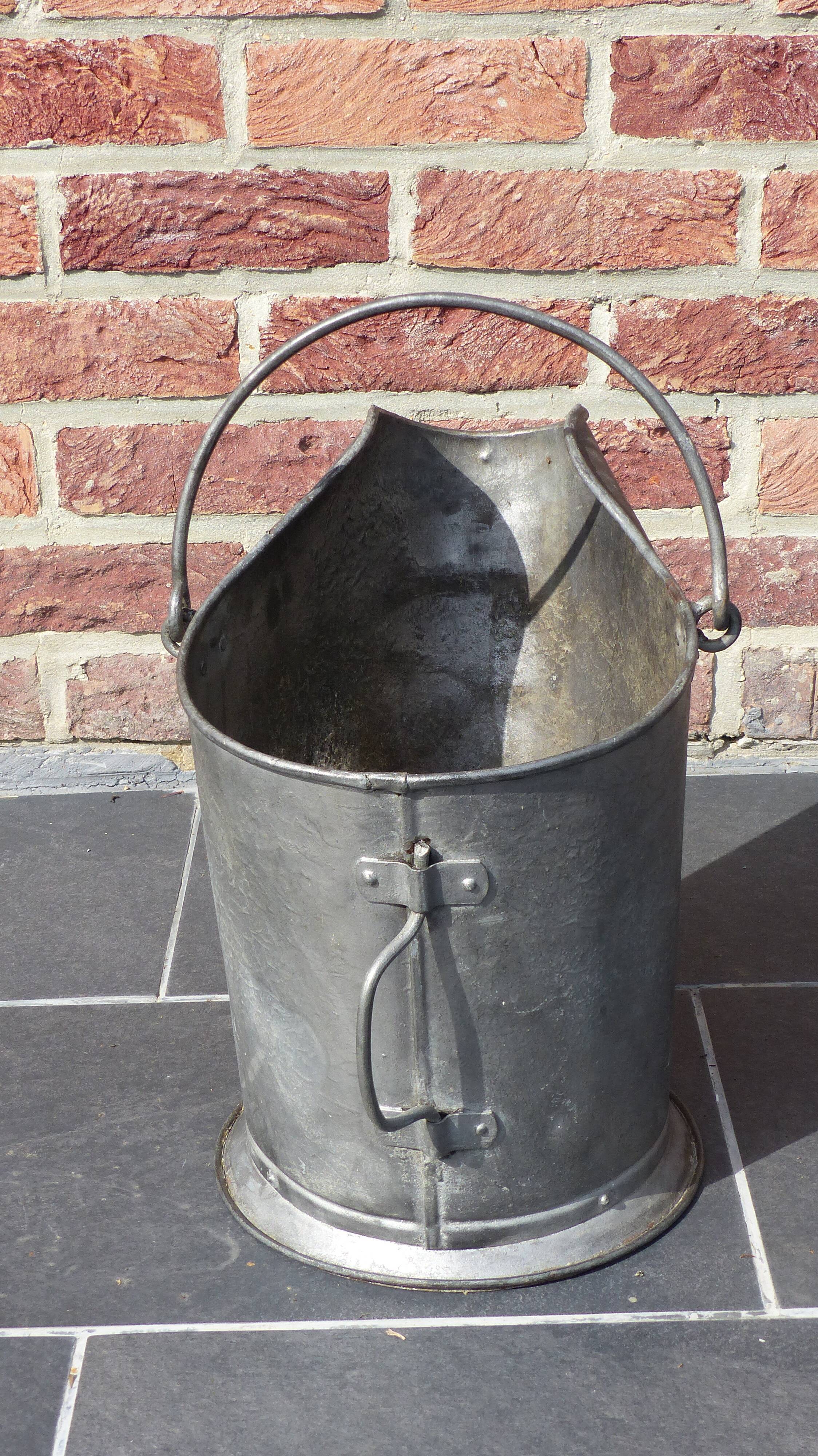Zinc bucket