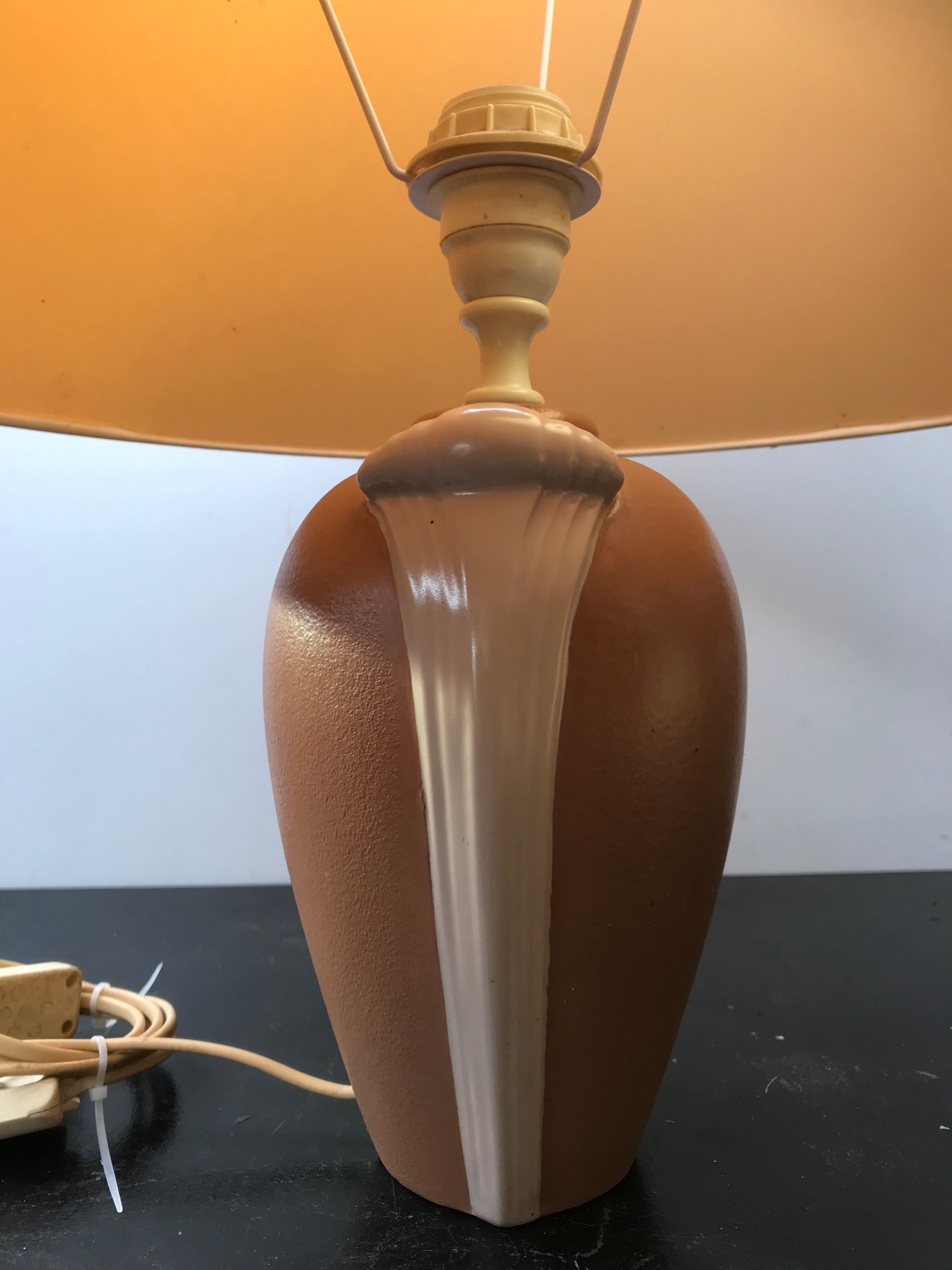 Former schuytener ceramics robert lamp - vintage cream lampshade