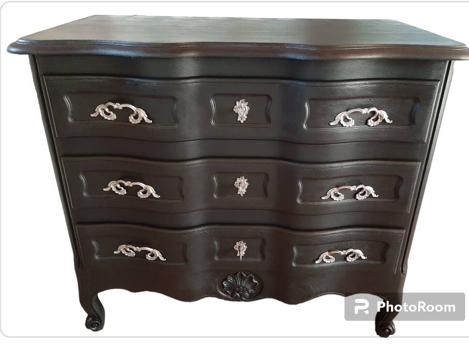 Black chest of drawers