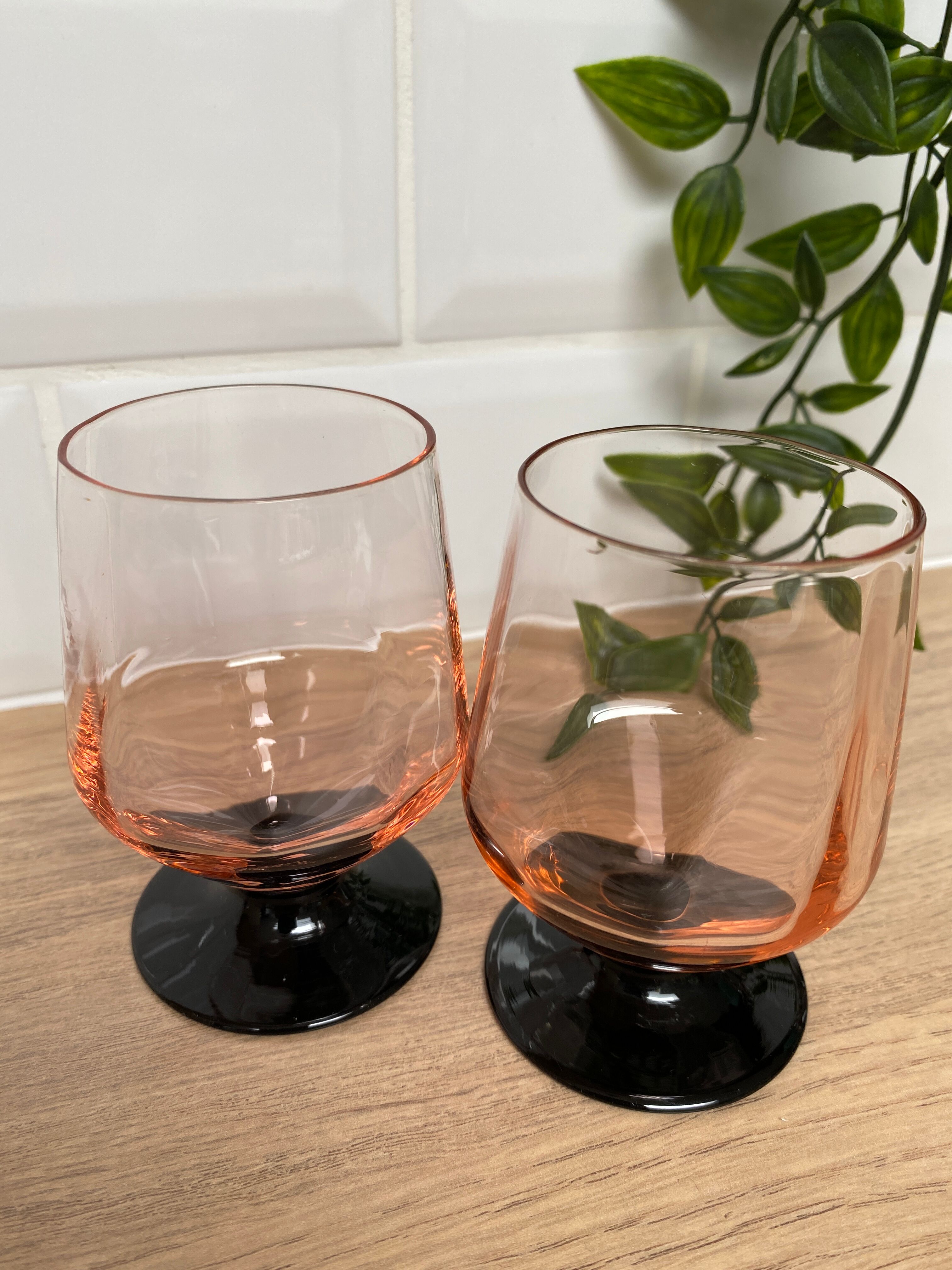 Set of 2 glasses old pink black foot