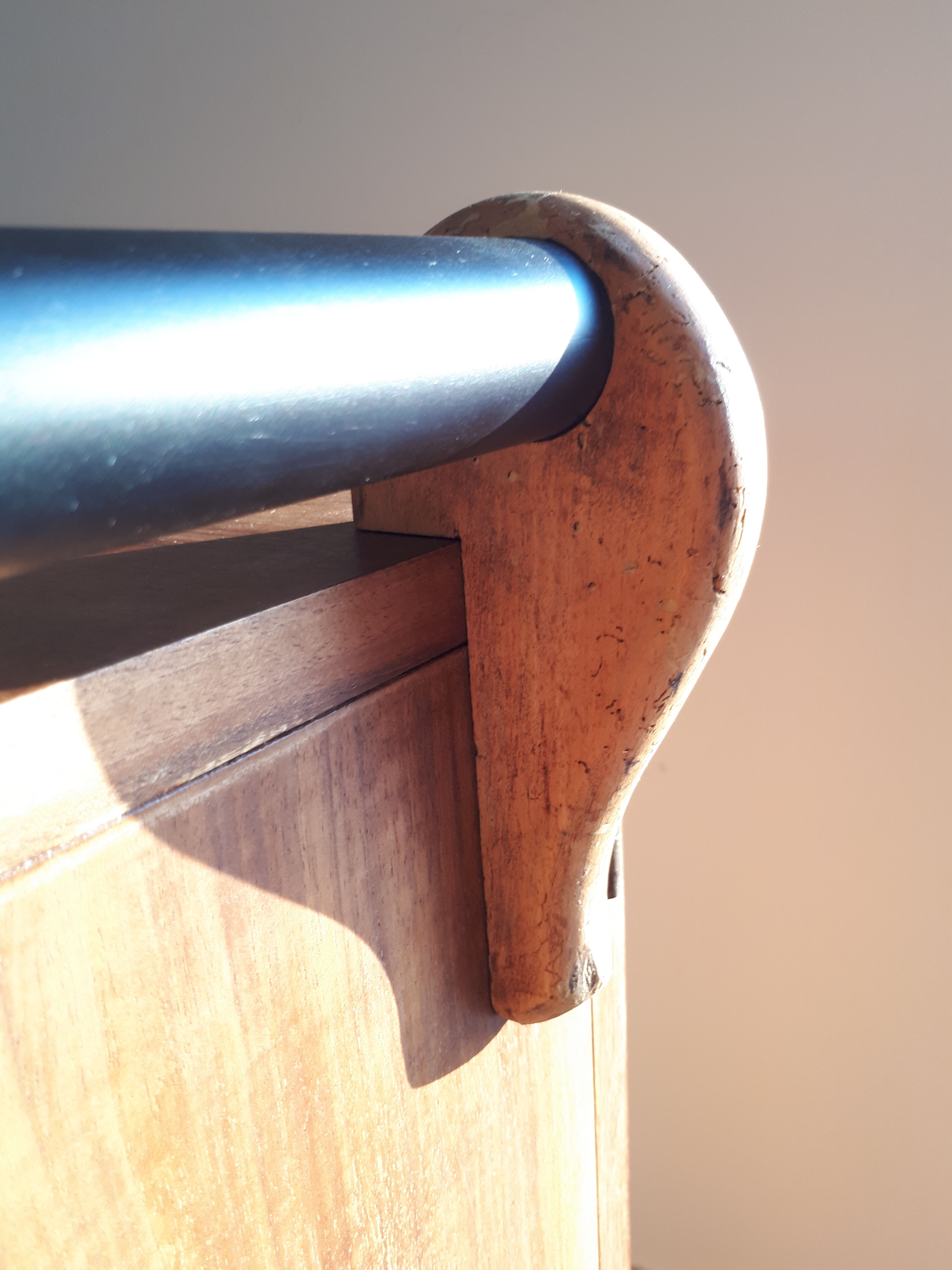 Old bar on wheels years 30- 40