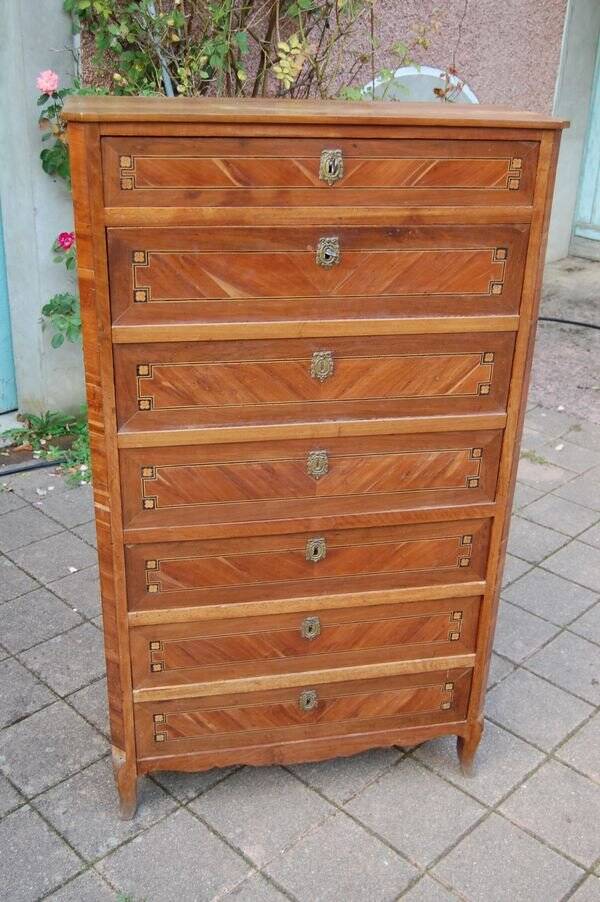 Louis XVI period walnut chest of drawers from the 18th century