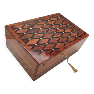 Large locked thuya wood jewelry box inlaid with pearls