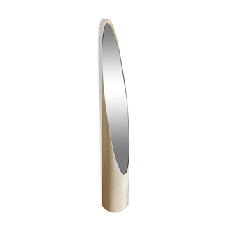 Unghia Mirror