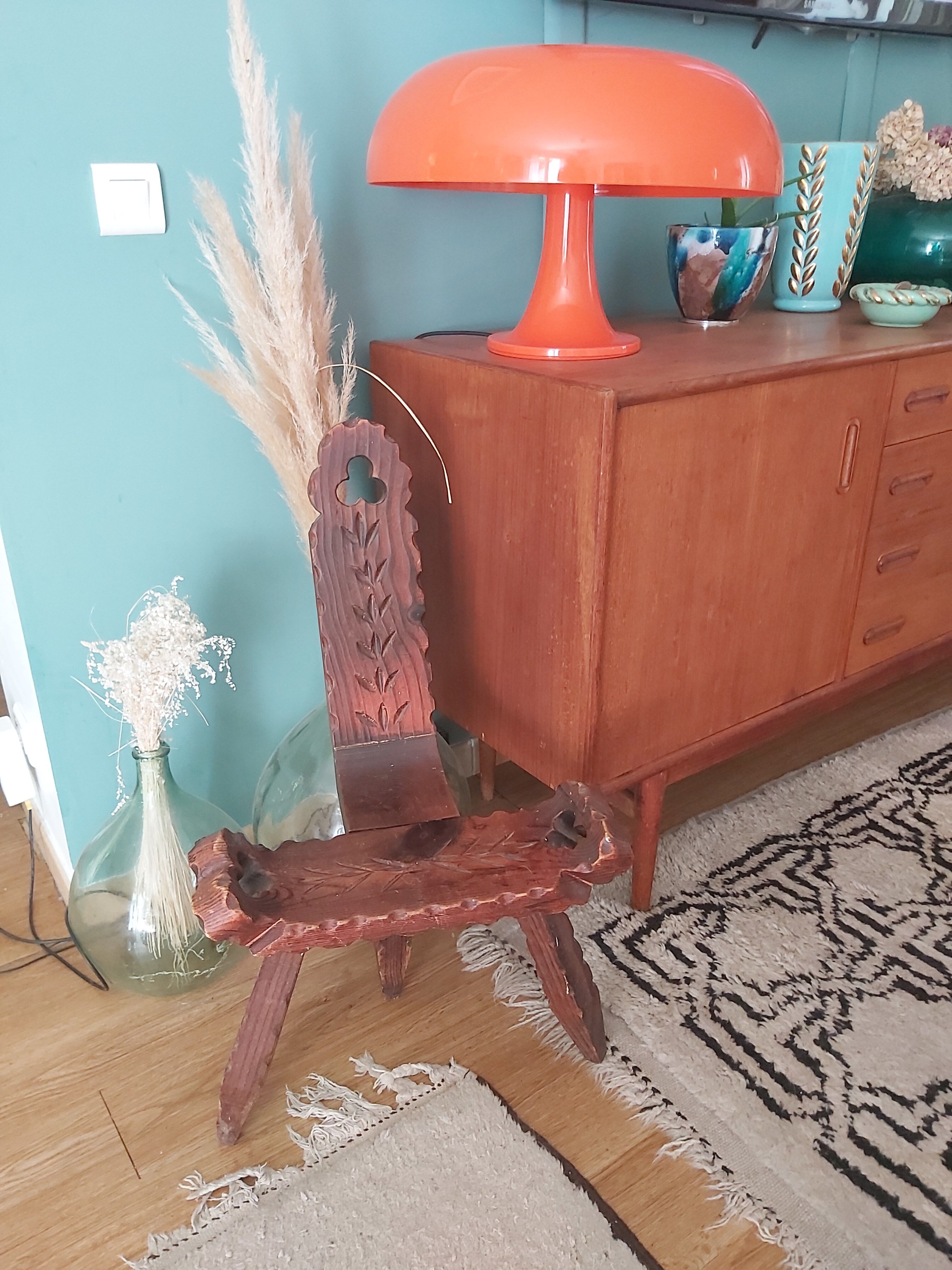 Vintage alpine tripod chair