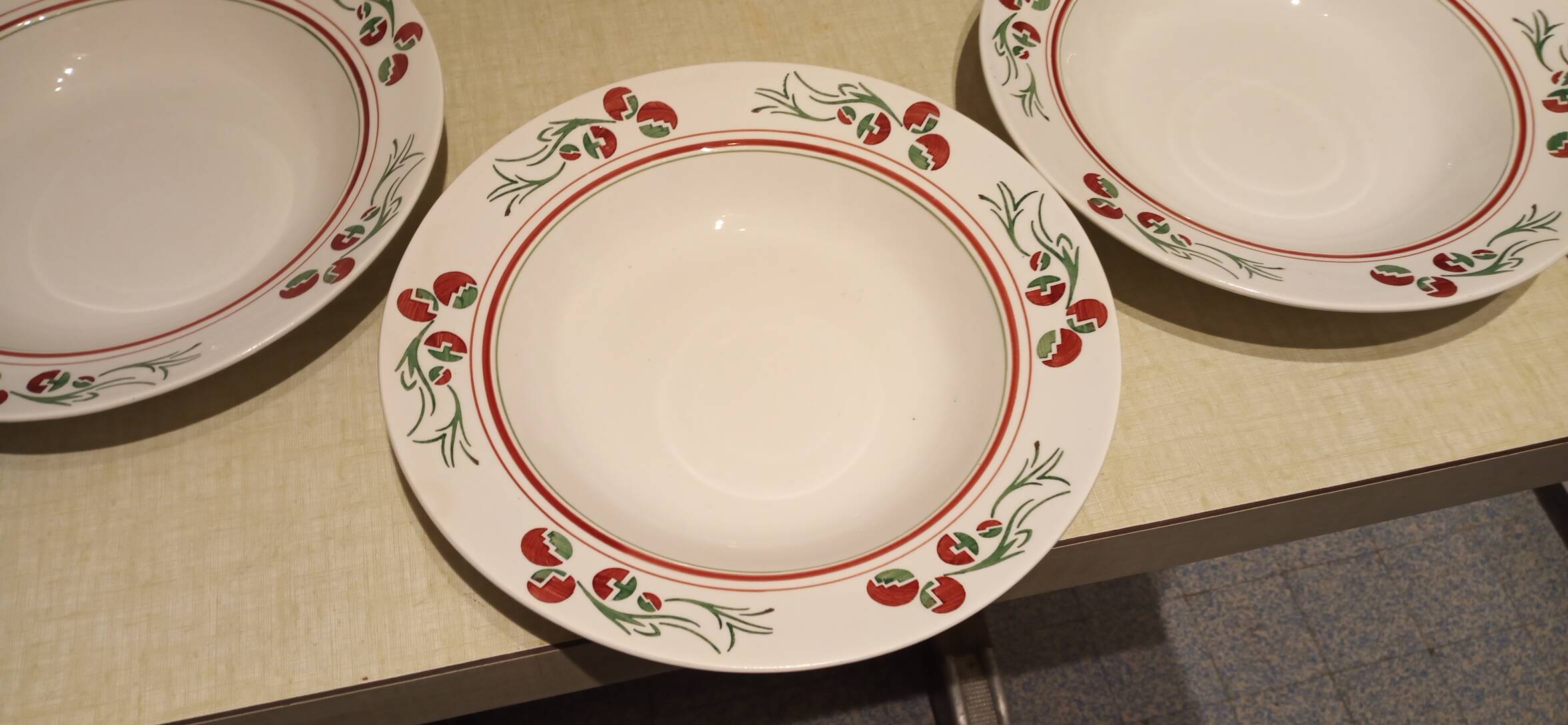 6 Villeroy & Boch art-deco soup plates