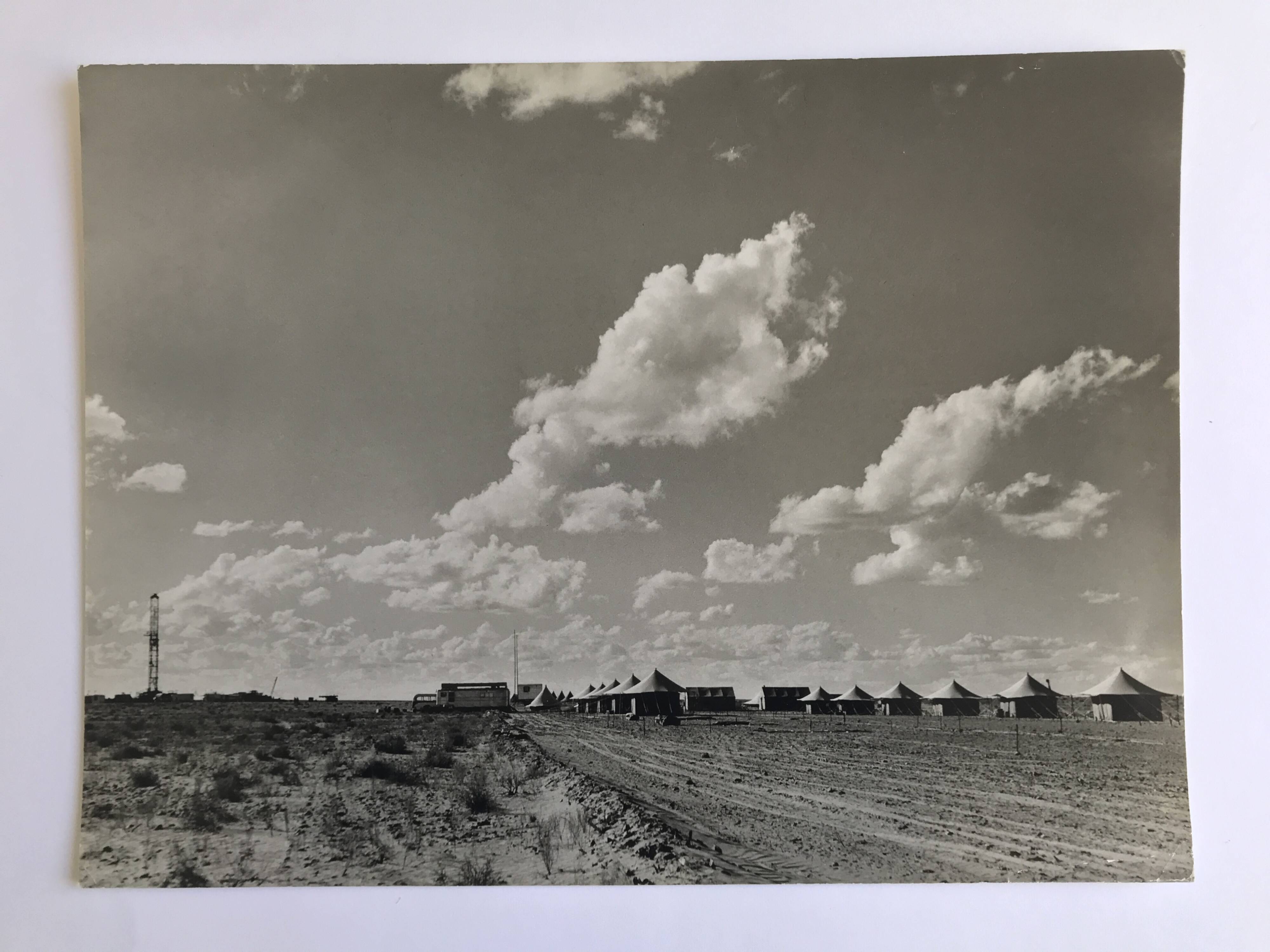 F. Schneider, Camp de forage en Algérie, années 60.  Tirage argentique NB
