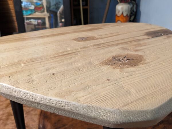 Table basse d'appoint pieds compas