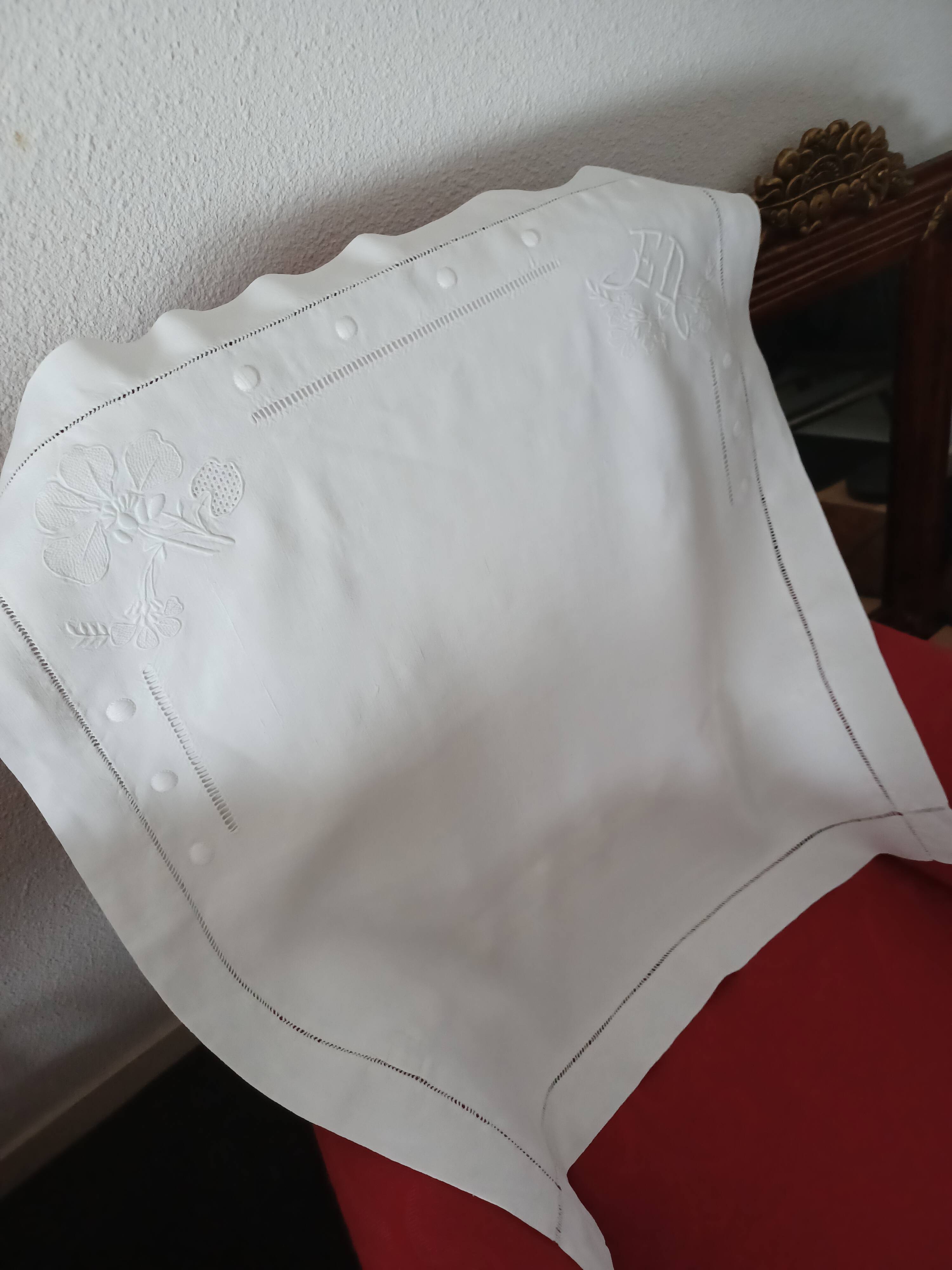 Pillowcase hand-embroidered thread monogram E.D.
