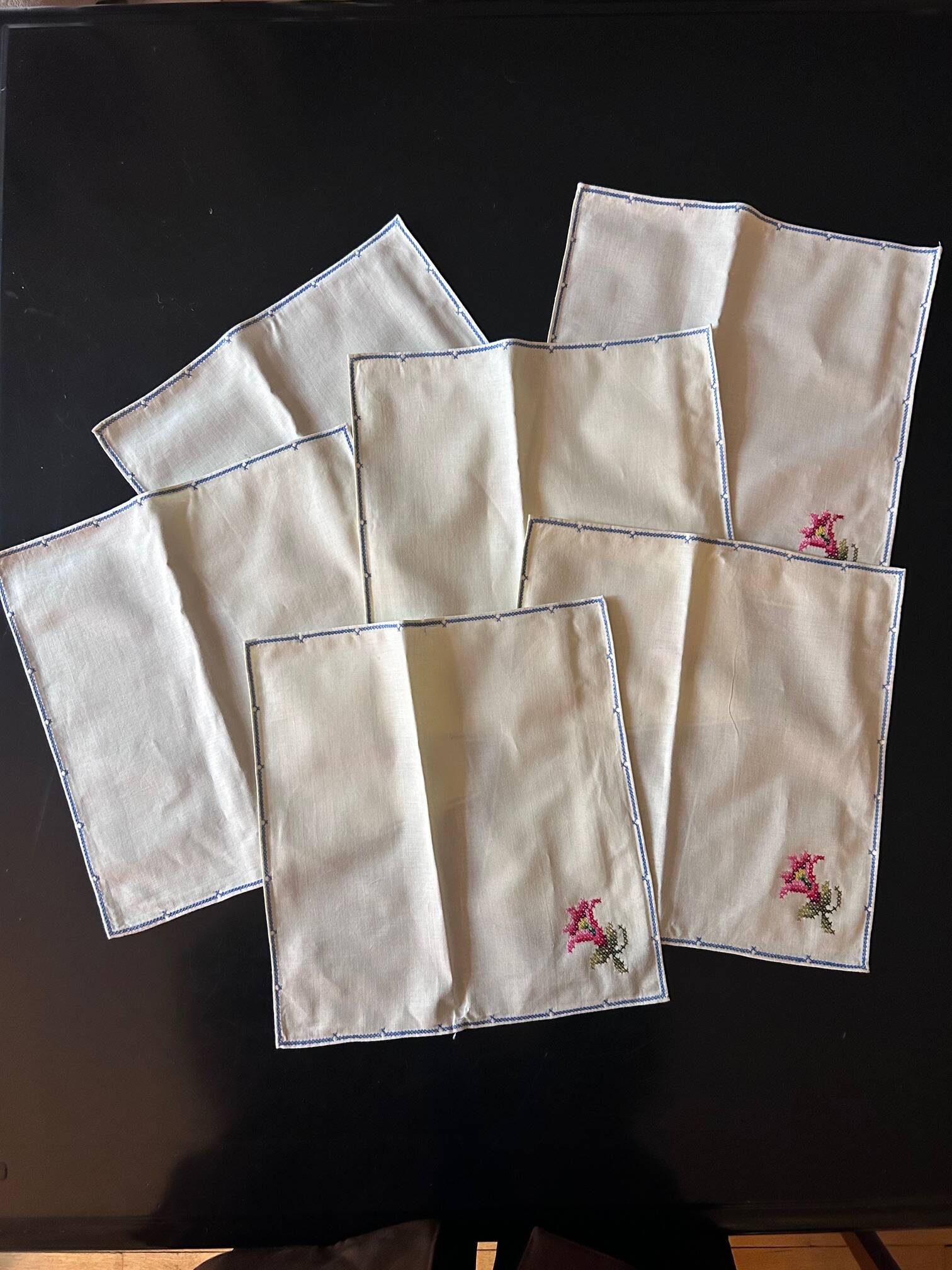 6 embroidered napkins