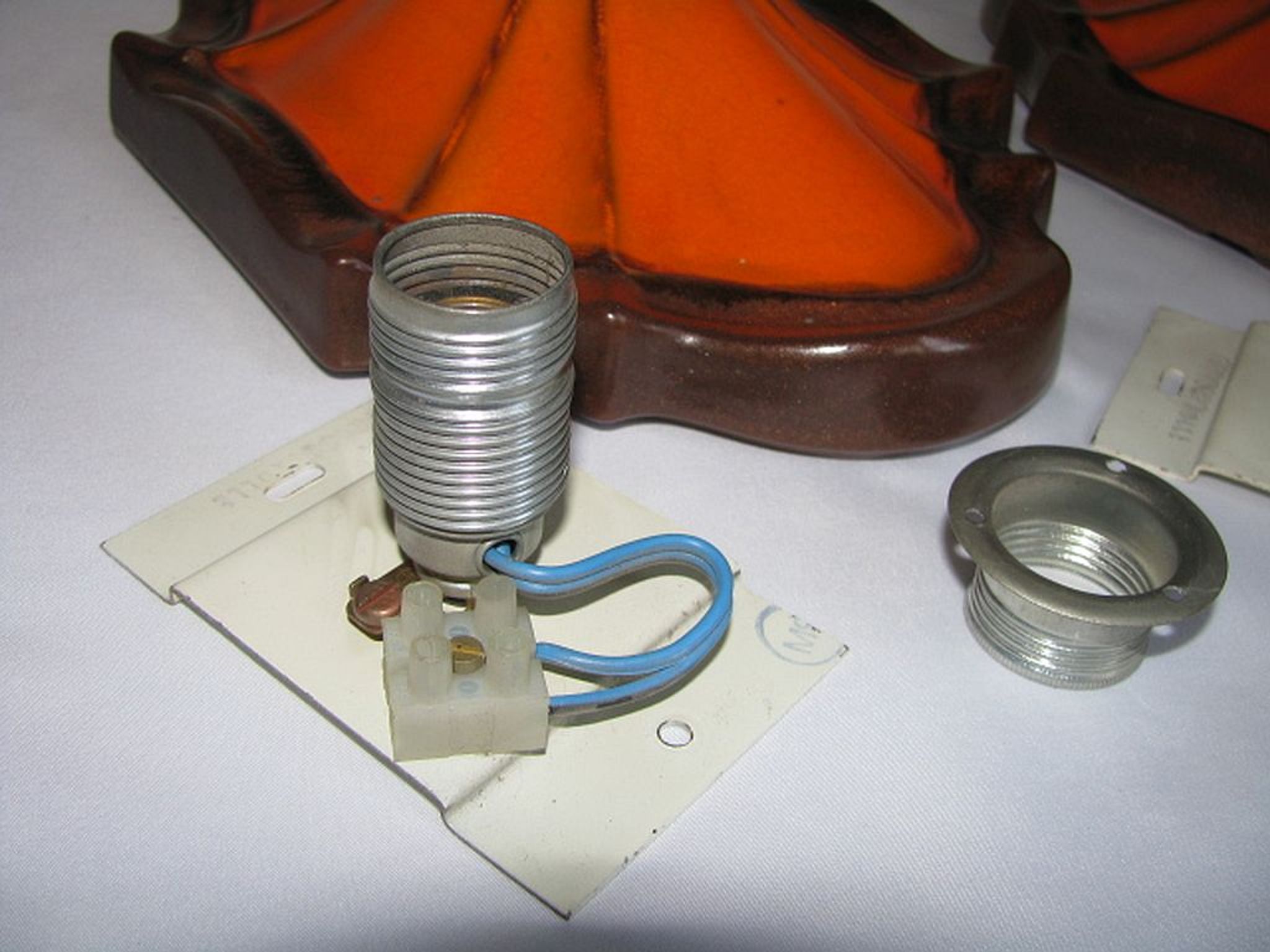 Ensemble de 2 lampes allemandes orange de mur en céramique de la lave de la 1960 / 70s